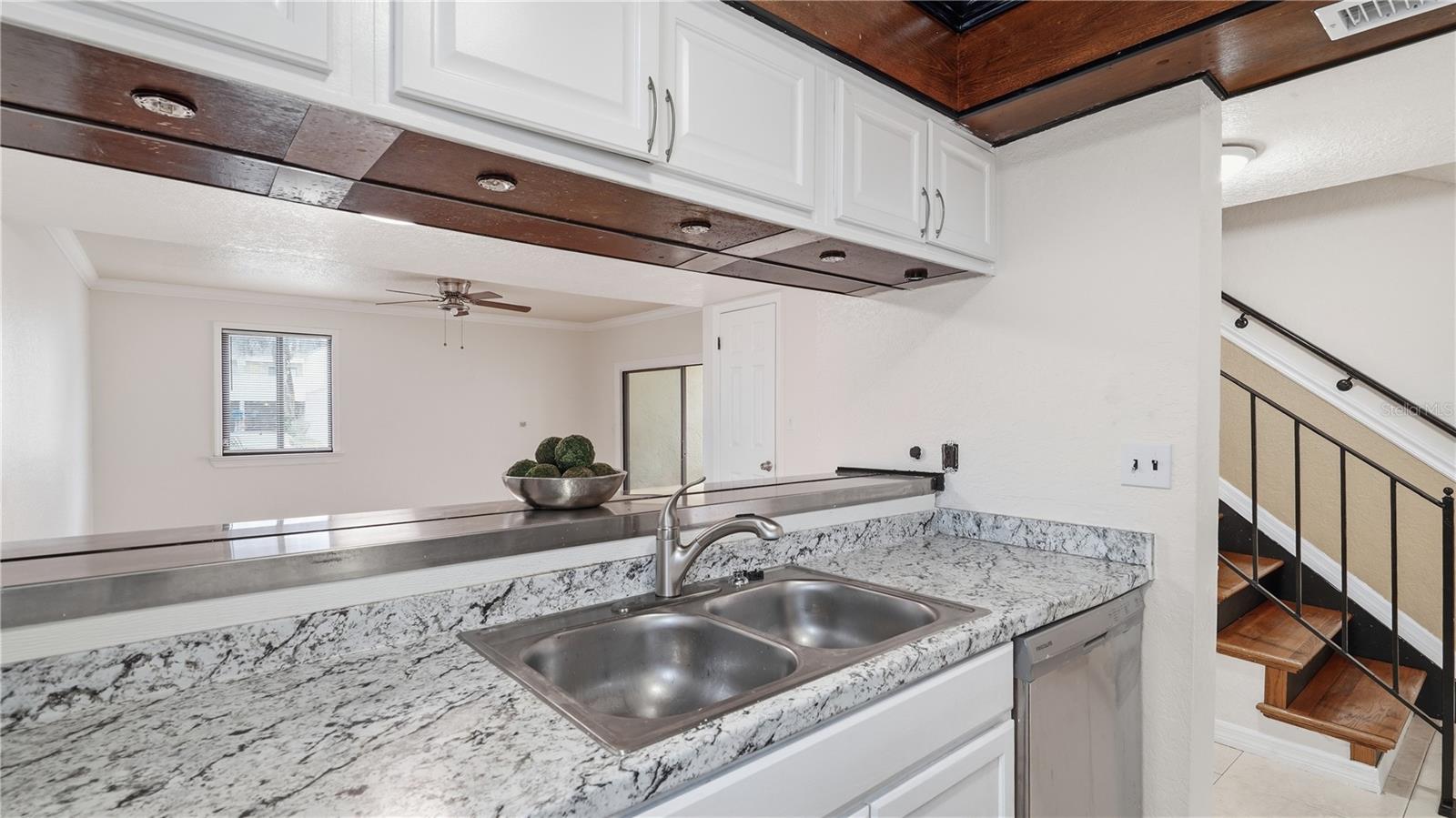 1412 Oak Pl #a Property Photo 4