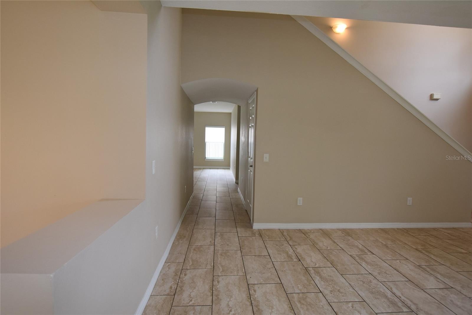 527 Bristol Cir Property Photo 3