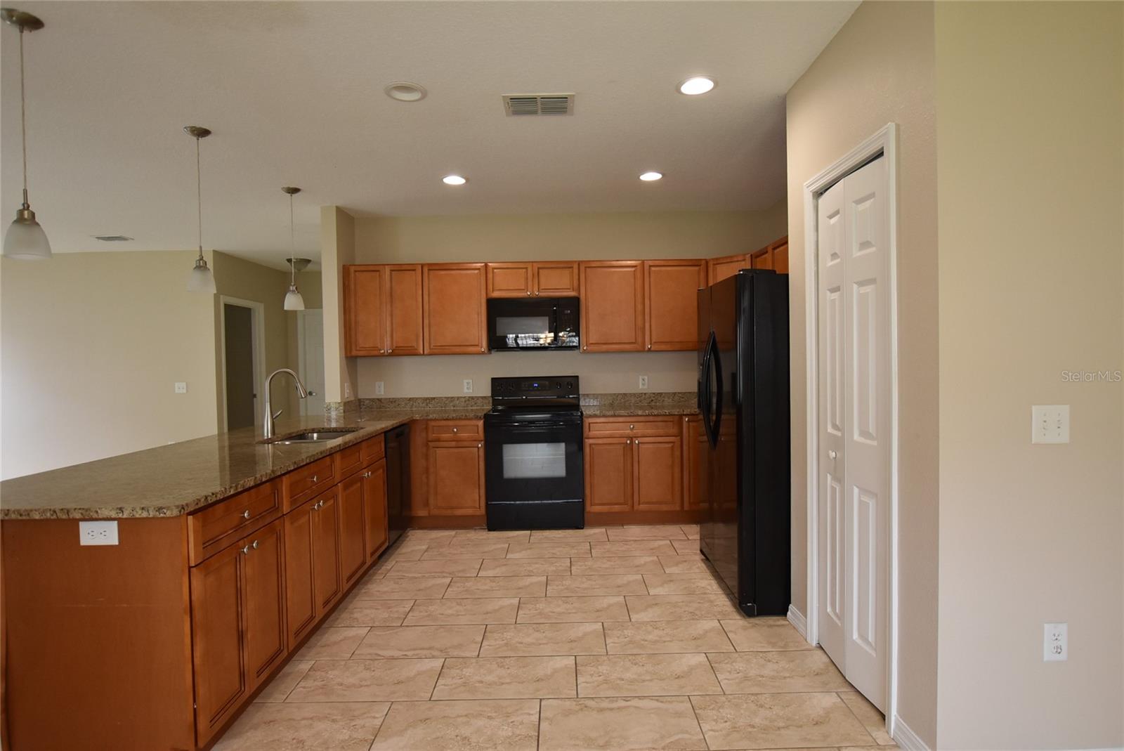 527 Bristol Cir Property Photo 4