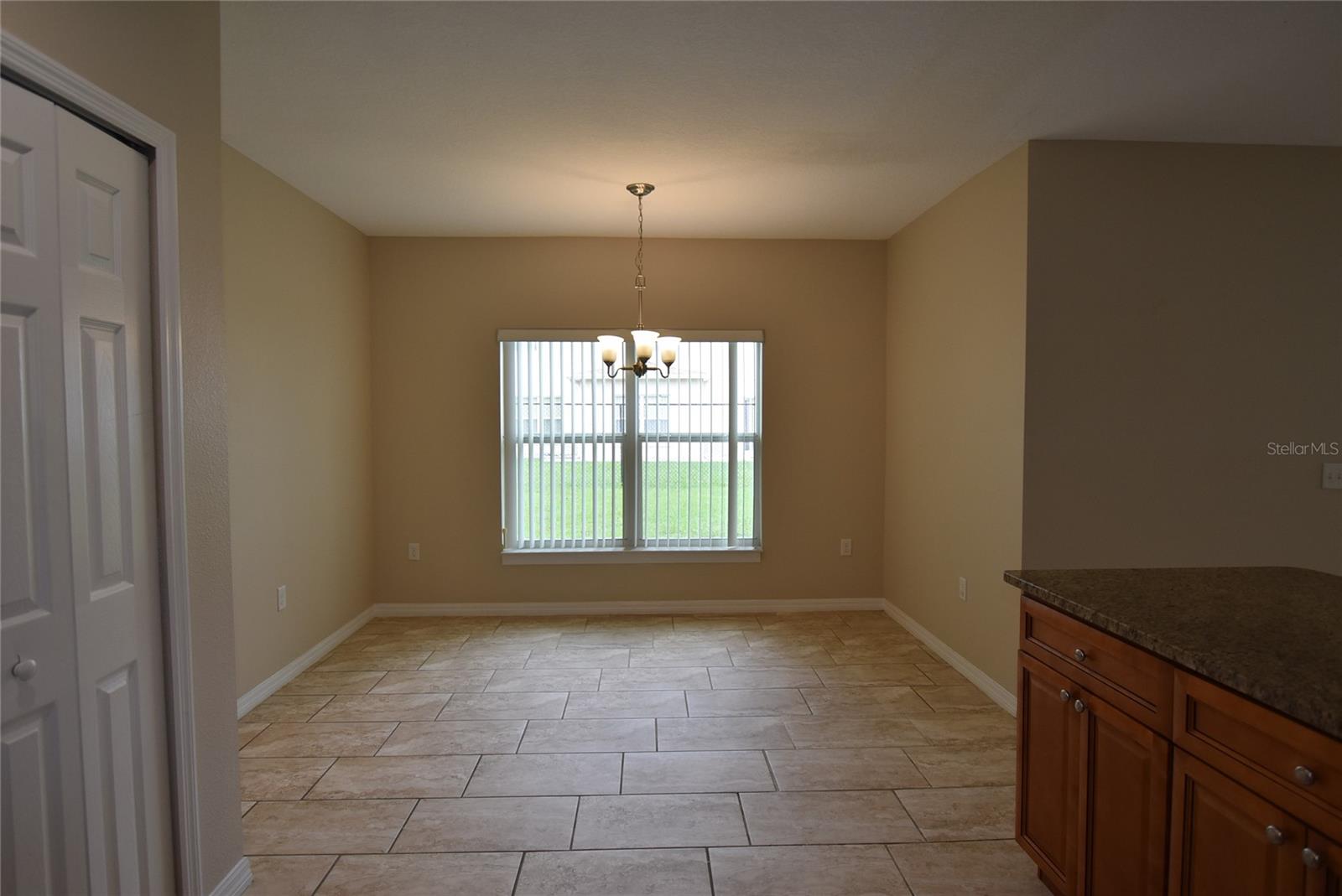 527 Bristol Cir Property Photo 5