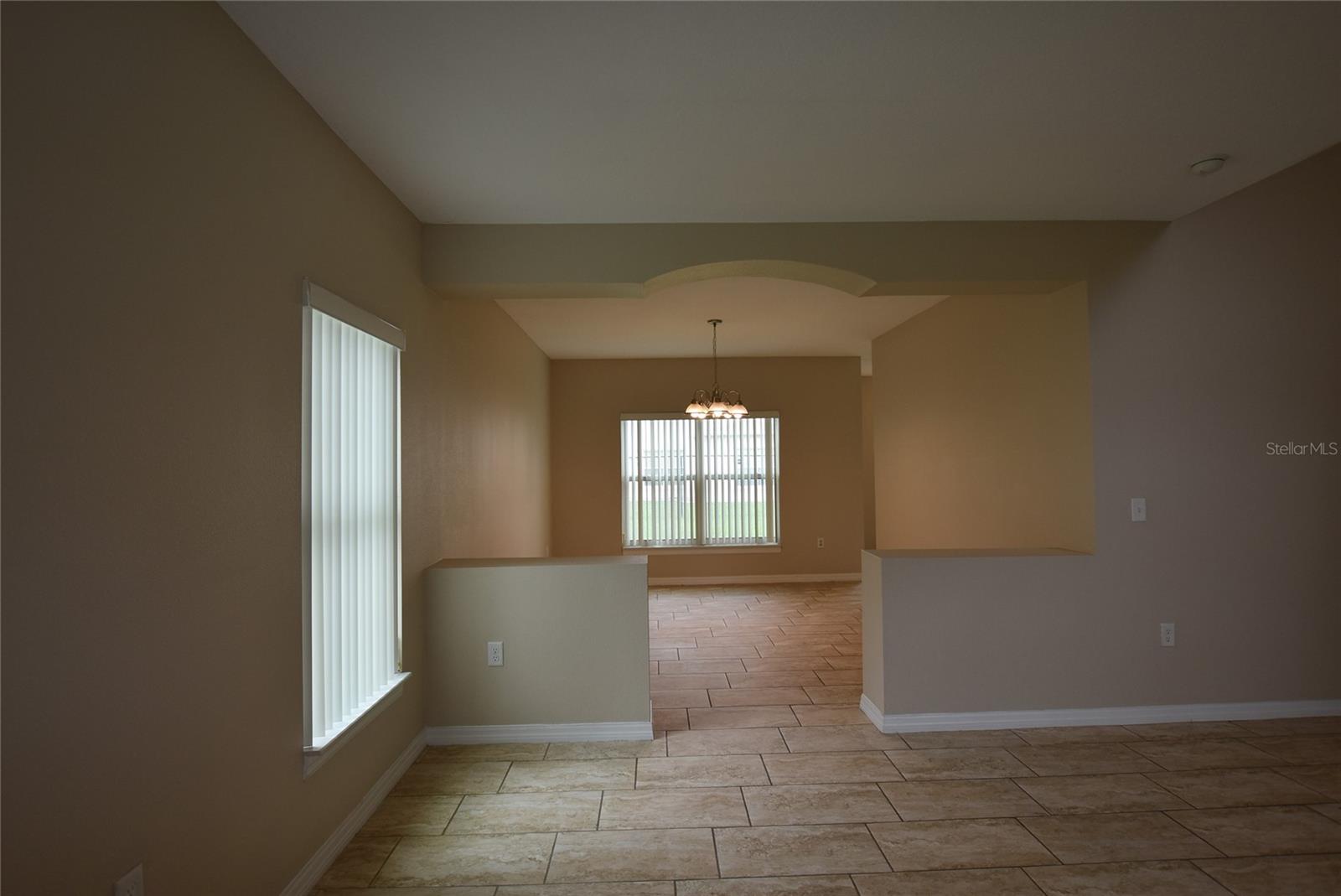 527 Bristol Cir Property Photo 7