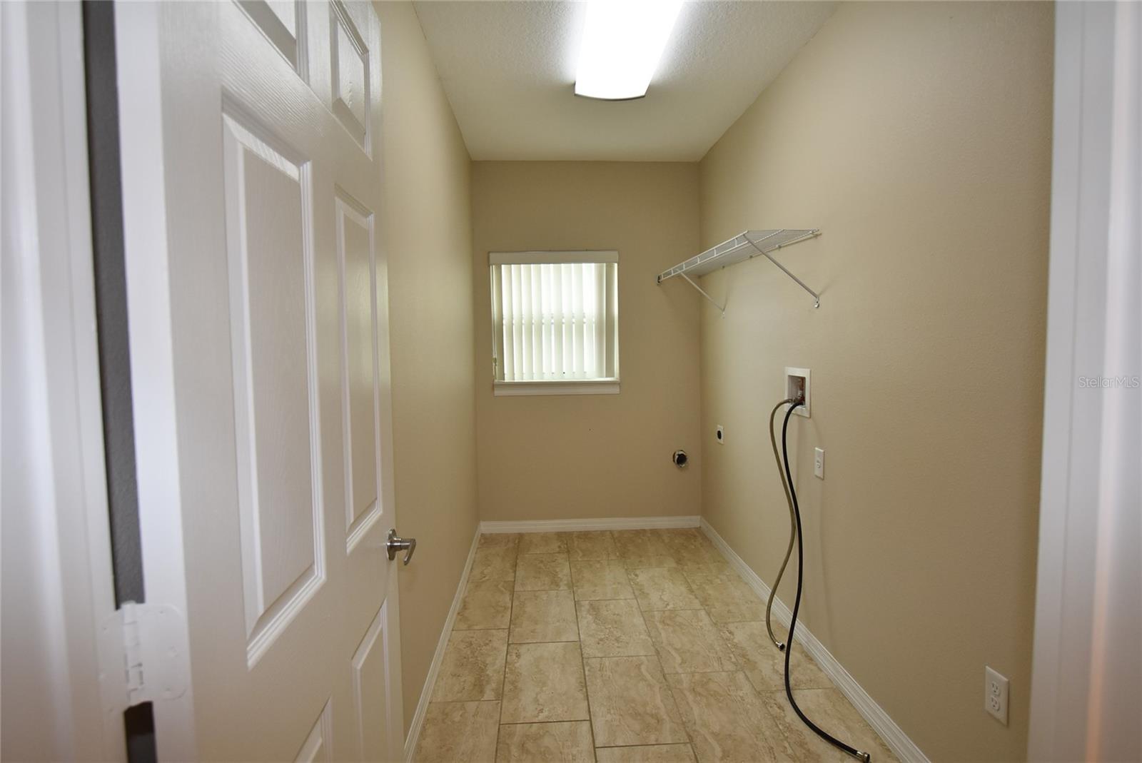 527 Bristol Cir Property Photo 8