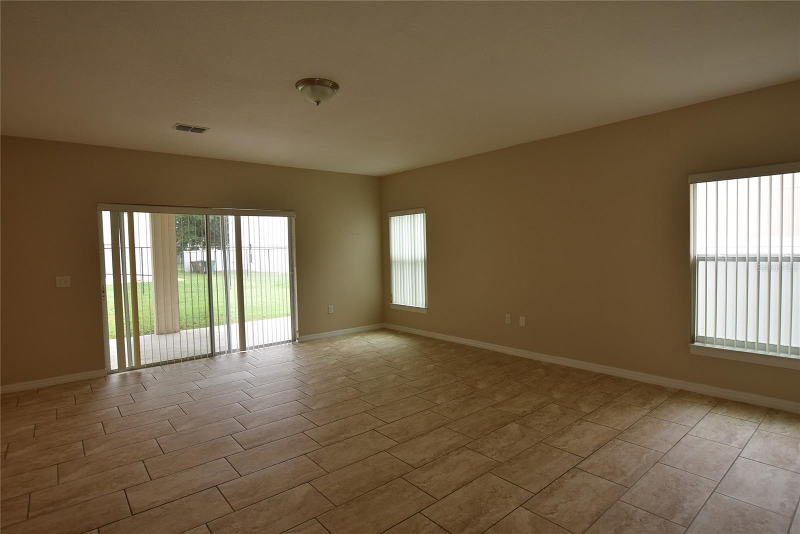 527 Bristol Cir Property Photo 9