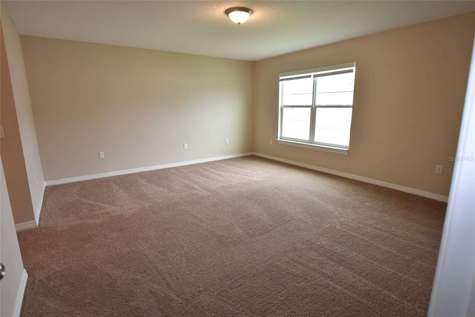 527 Bristol Cir Property Photo 14