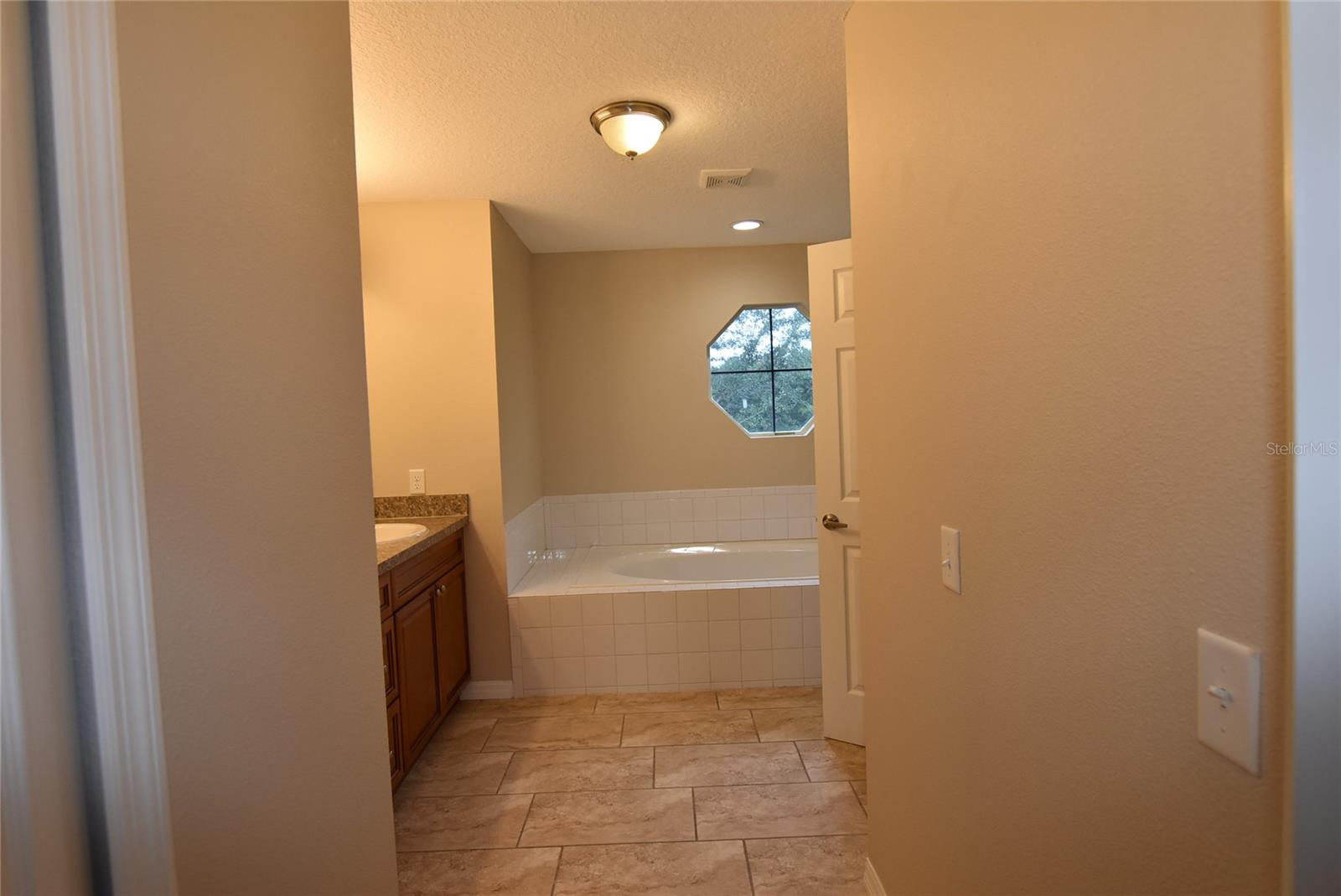 527 Bristol Cir Property Photo 15