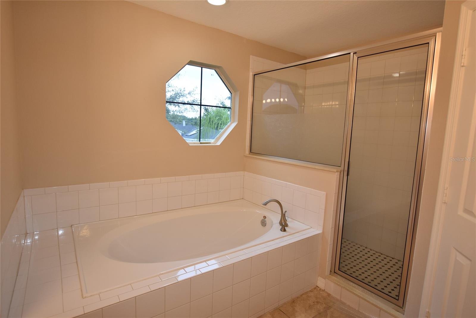527 Bristol Cir Property Photo 17