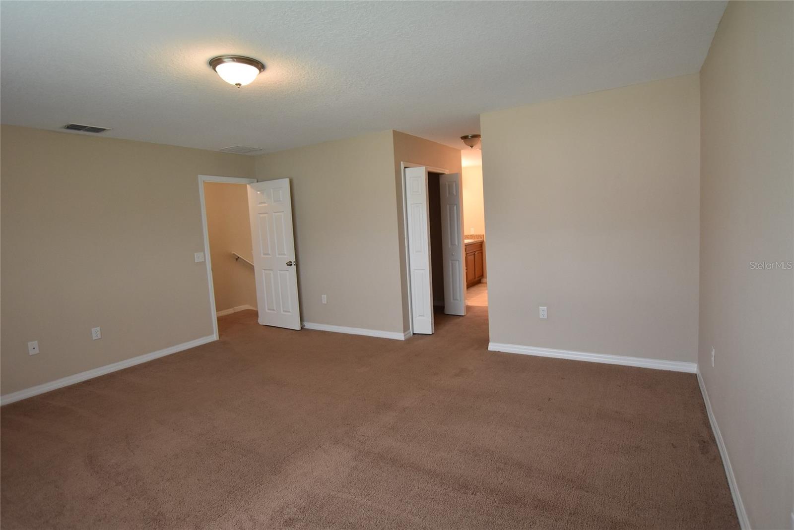 527 Bristol Cir Property Photo 21