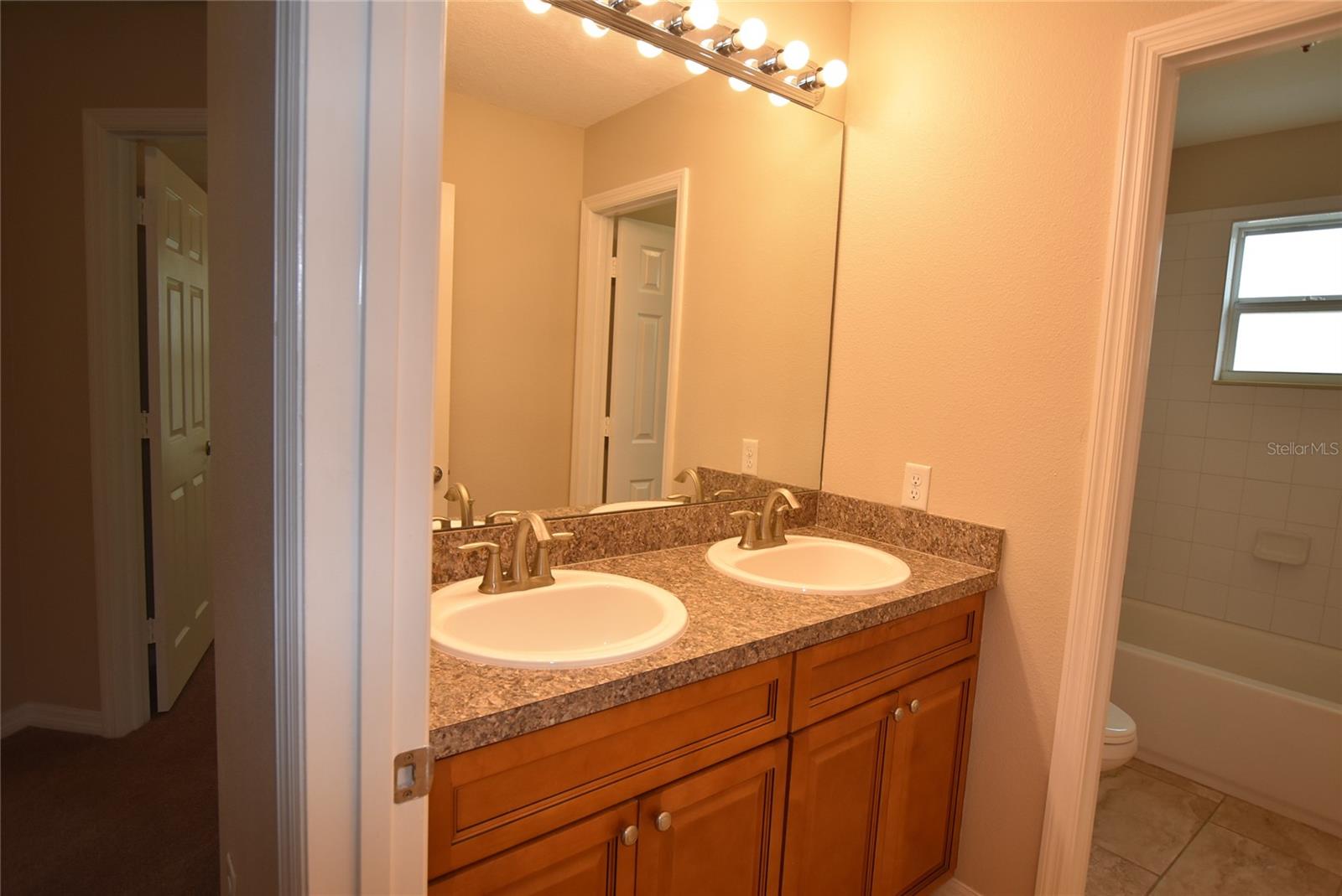 527 Bristol Cir Property Photo 25