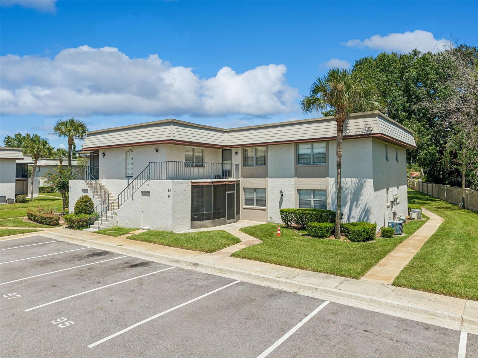 93 WINDTREE LN #102