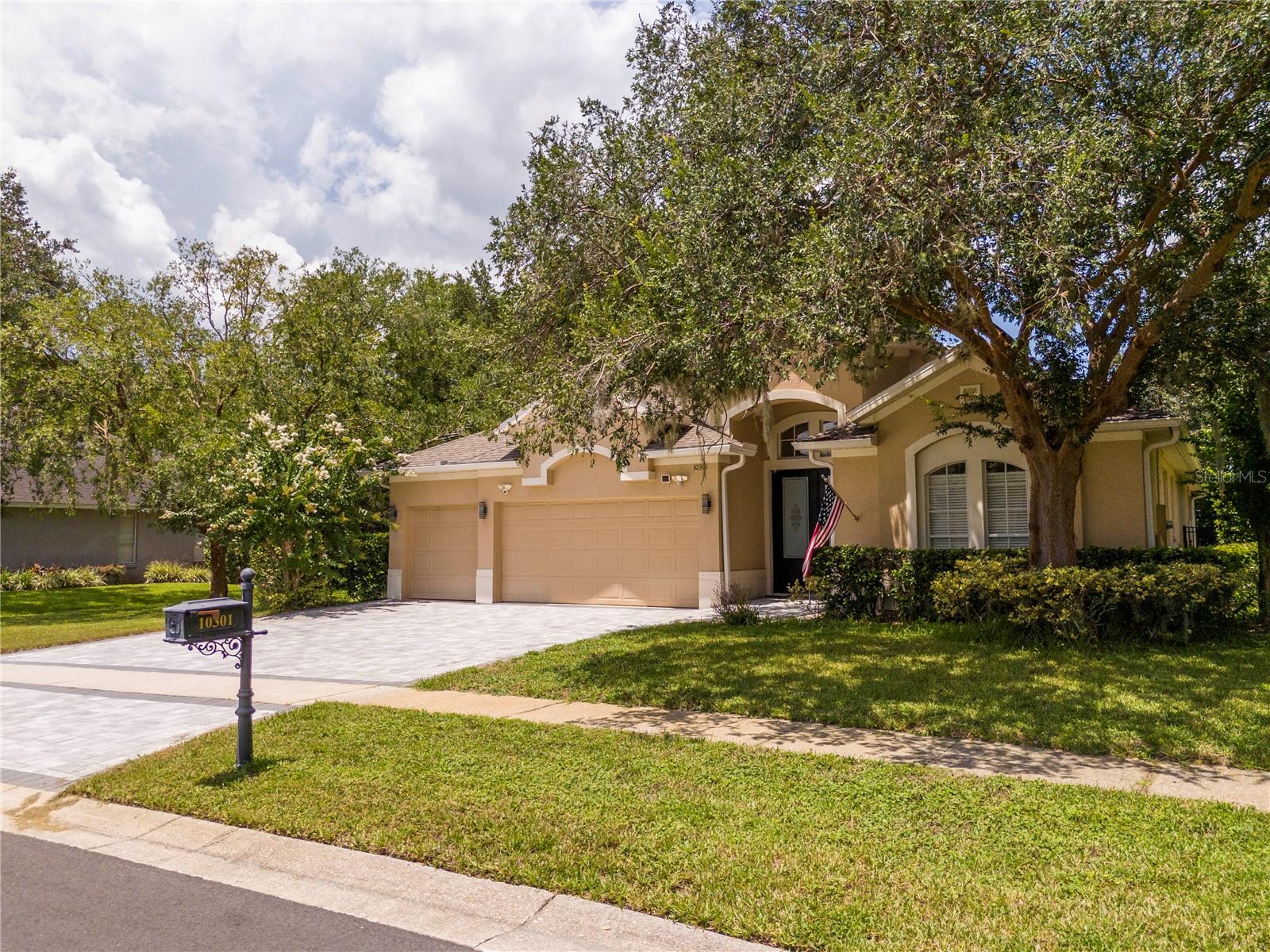 10301 Oakview Pointe Ter Property Photo 2