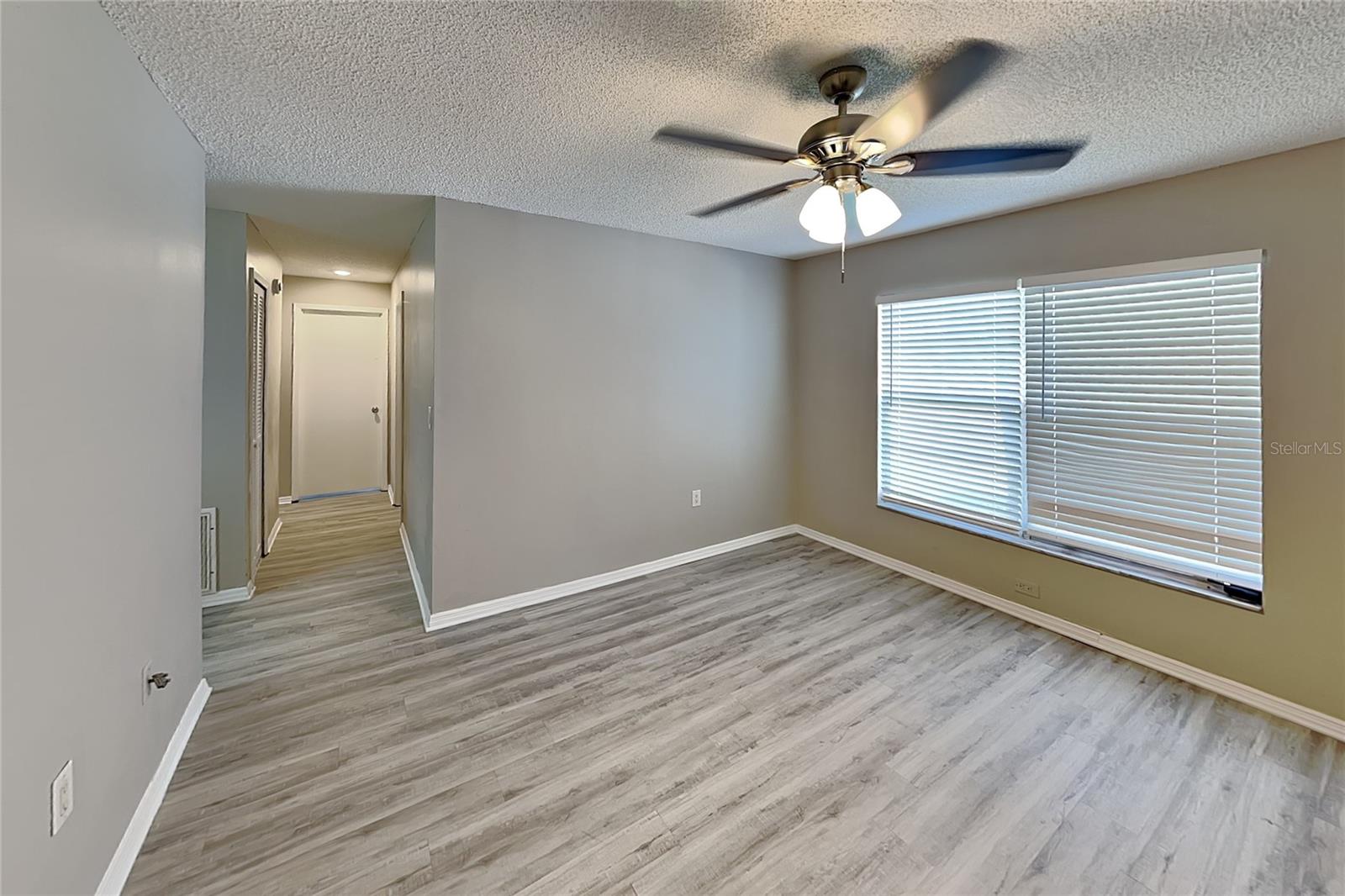 O6426753 Property Photo 3