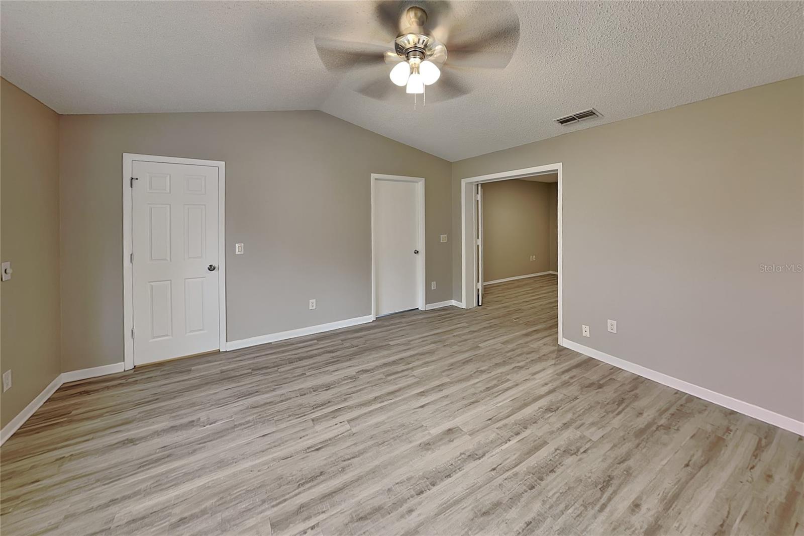 O6426753 Property Photo 7