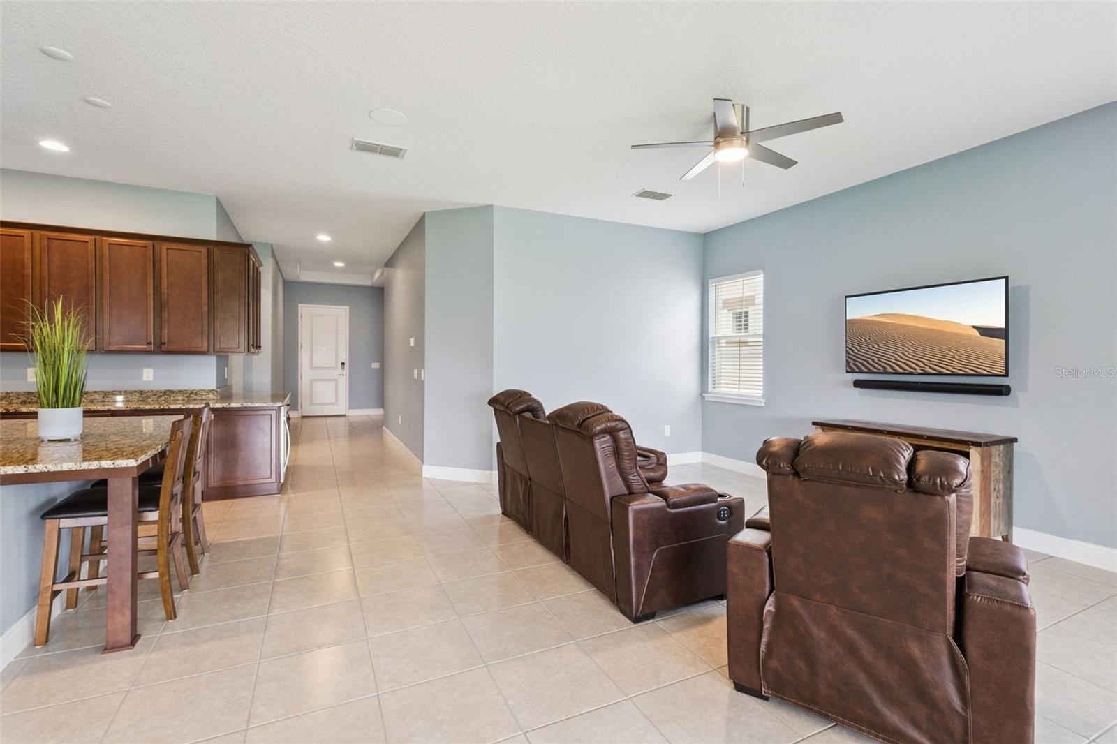 5087 Twin Lakes Blvd Property Photo 4