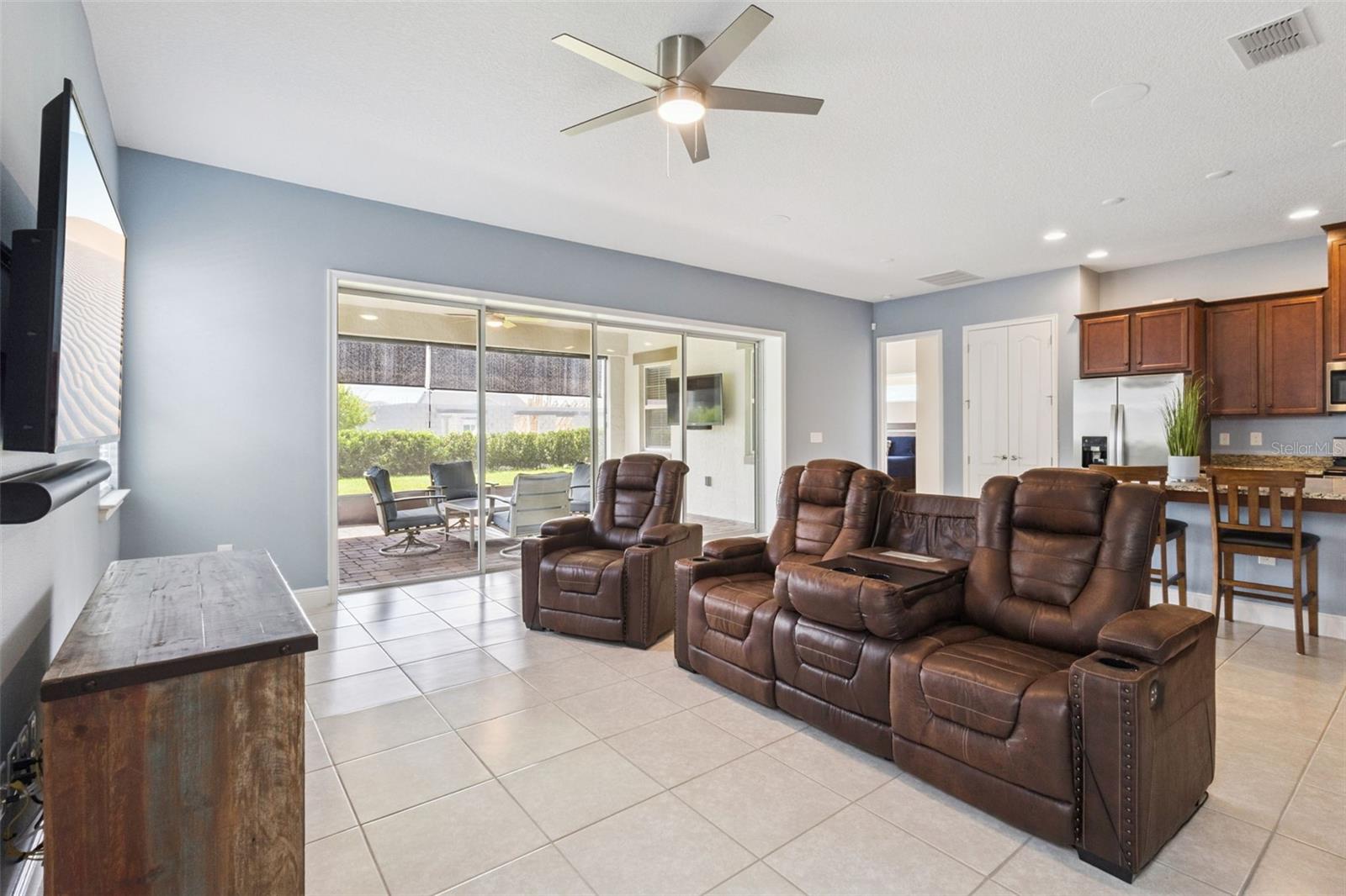 5087 Twin Lakes Blvd Property Photo 6