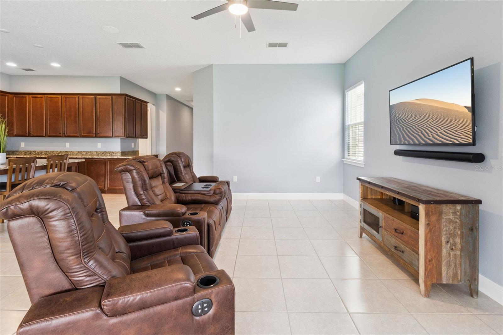5087 Twin Lakes Blvd Property Photo 7