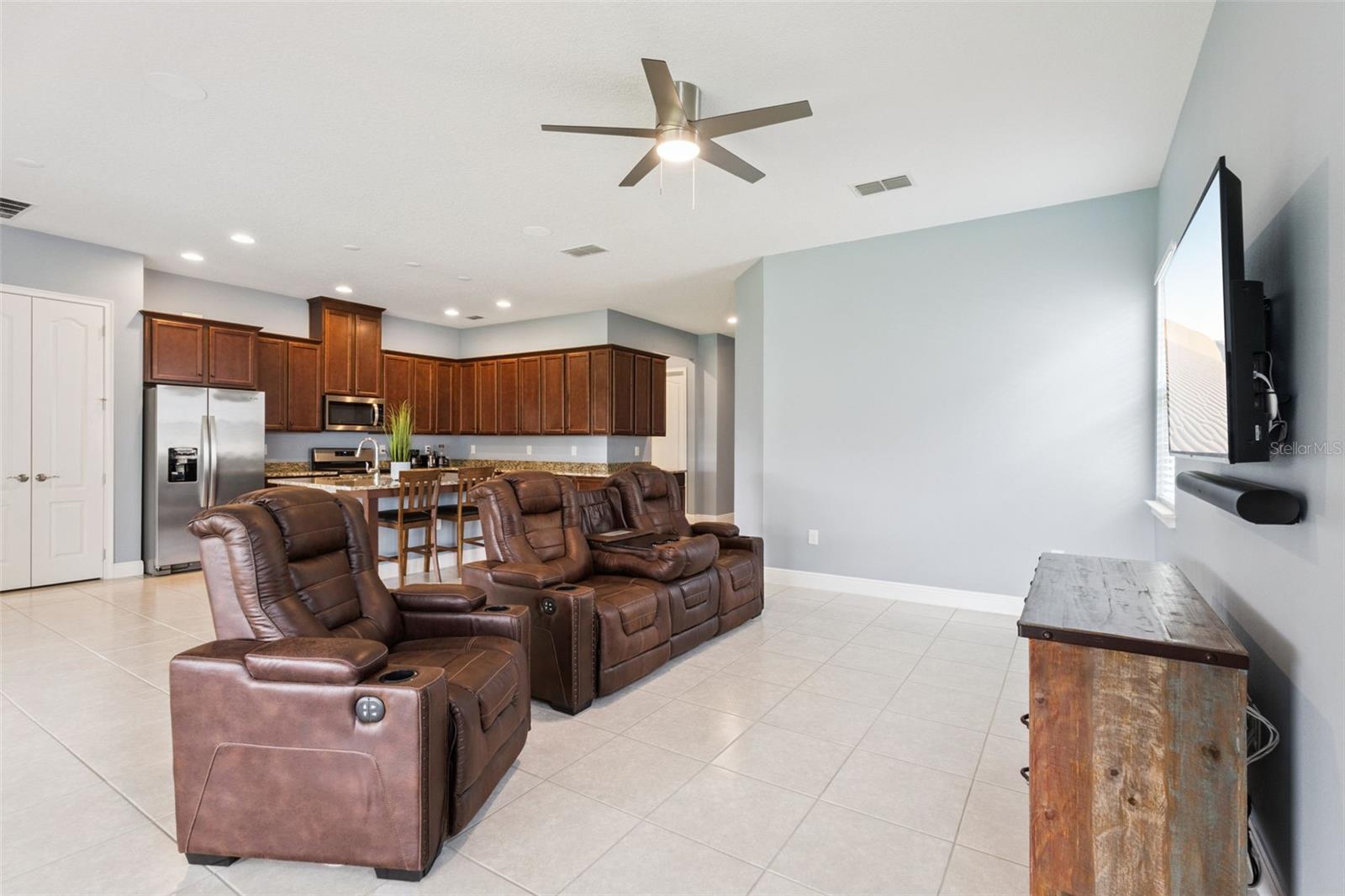 5087 Twin Lakes Blvd Property Photo 8