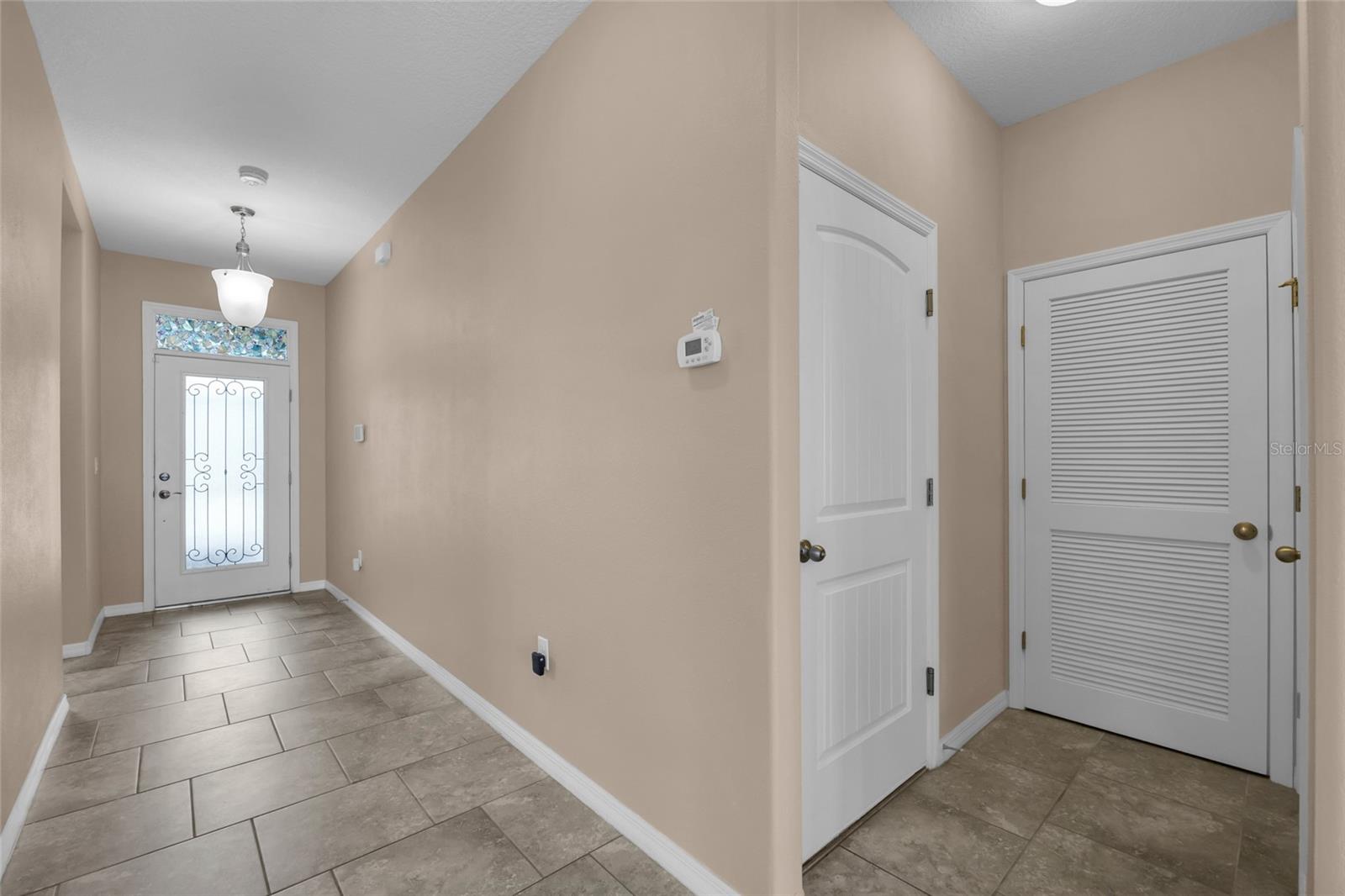 144 Waterside Cir Property Photo 3