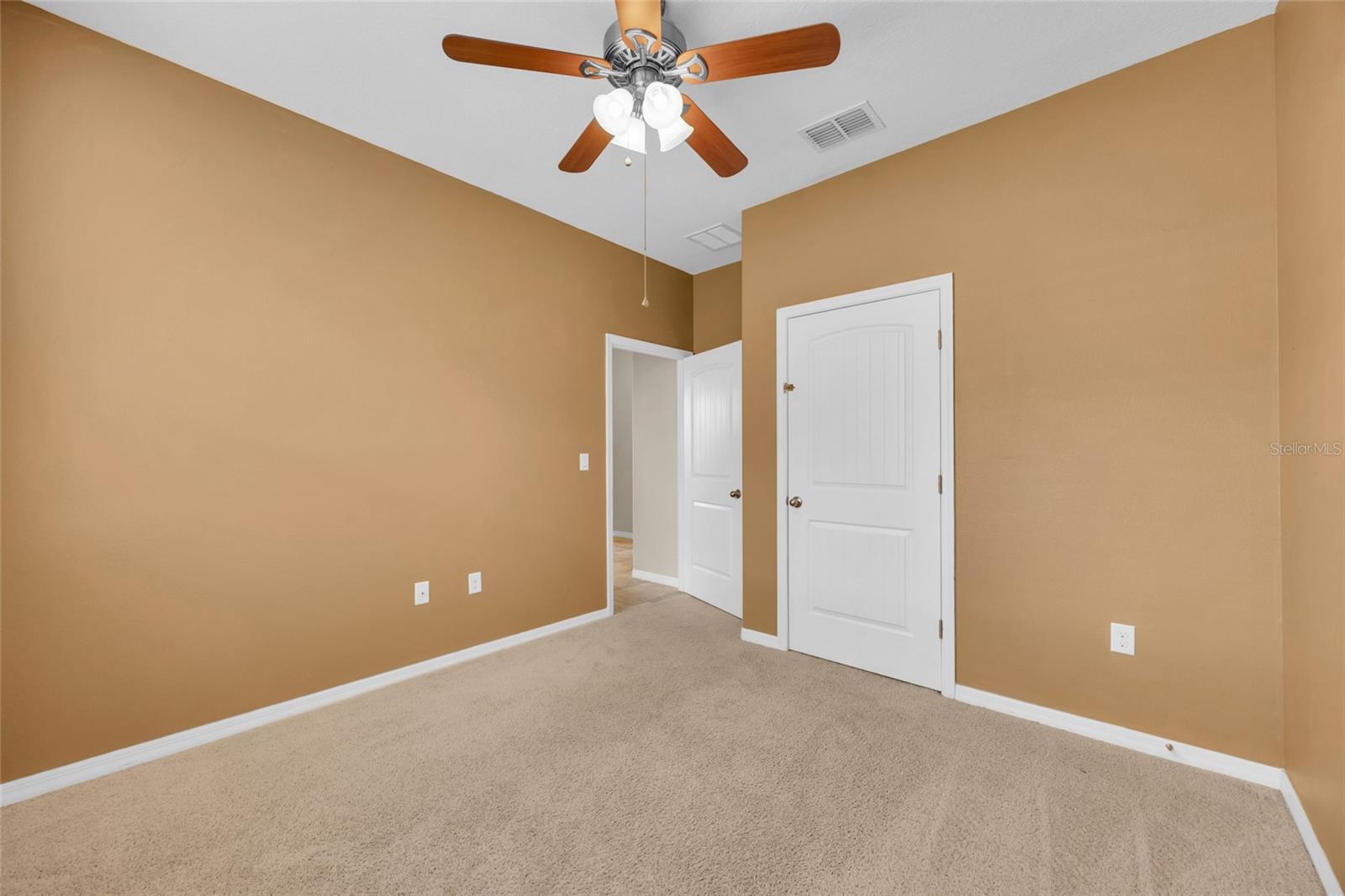 144 Waterside Cir Property Photo 9
