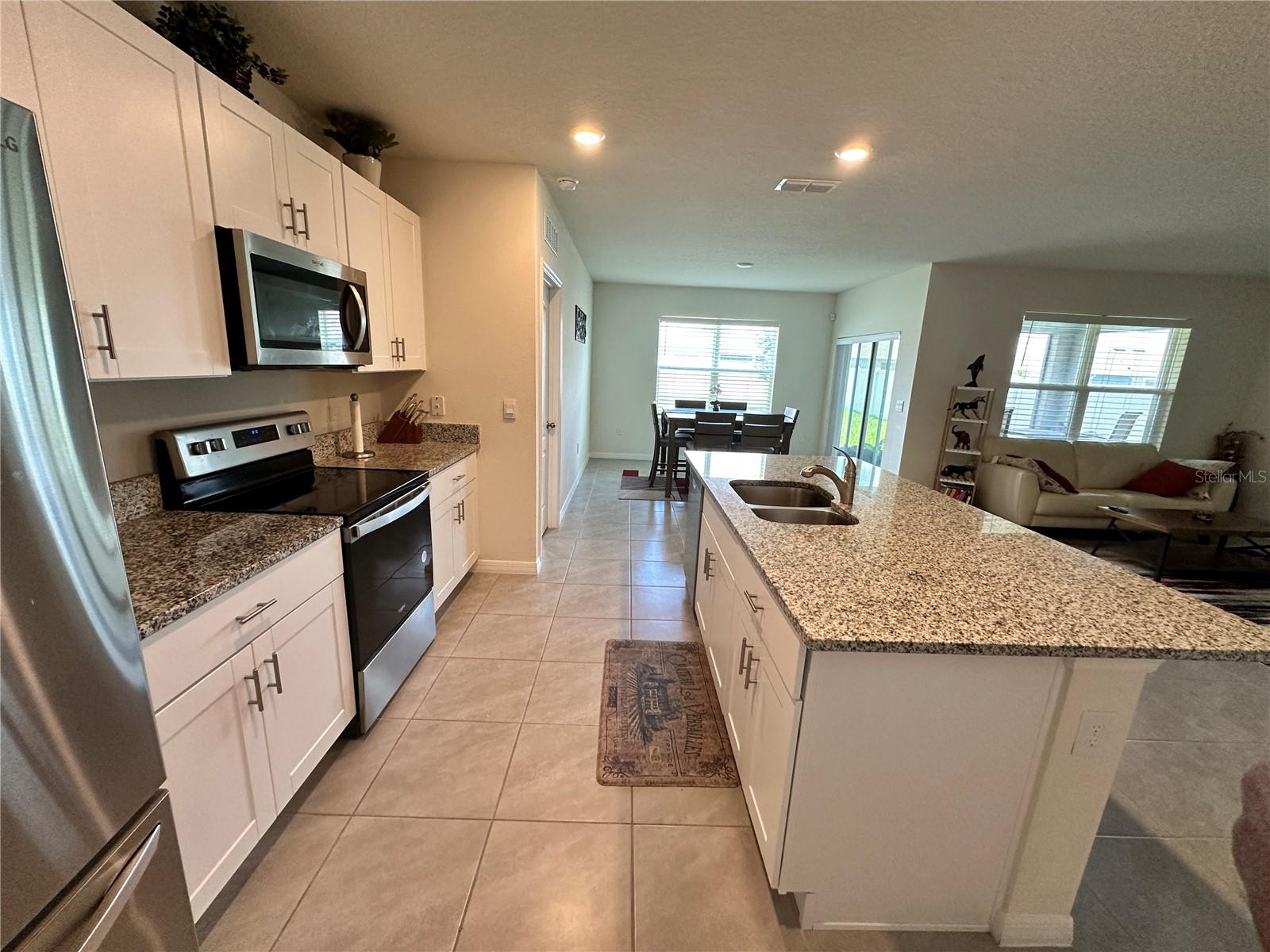 O6426820 Property Photo 3