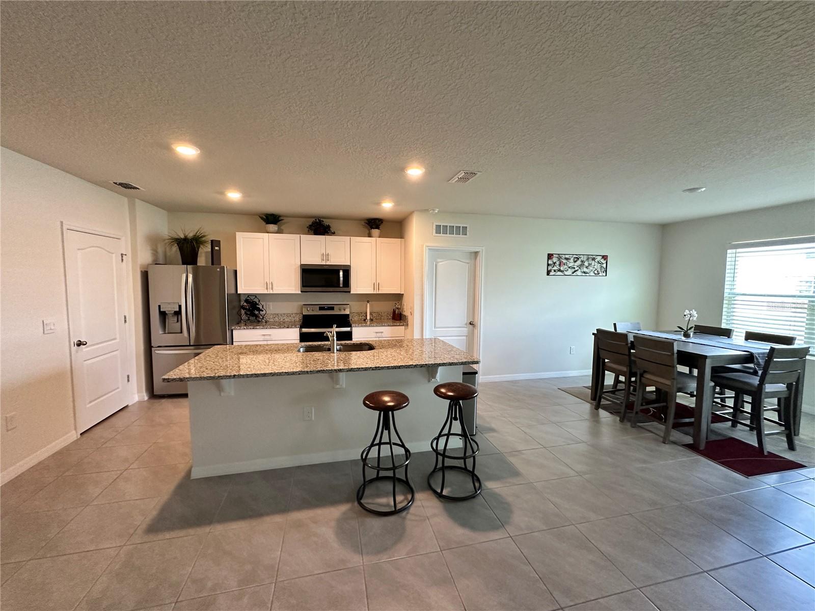 O6426820 Property Photo 5