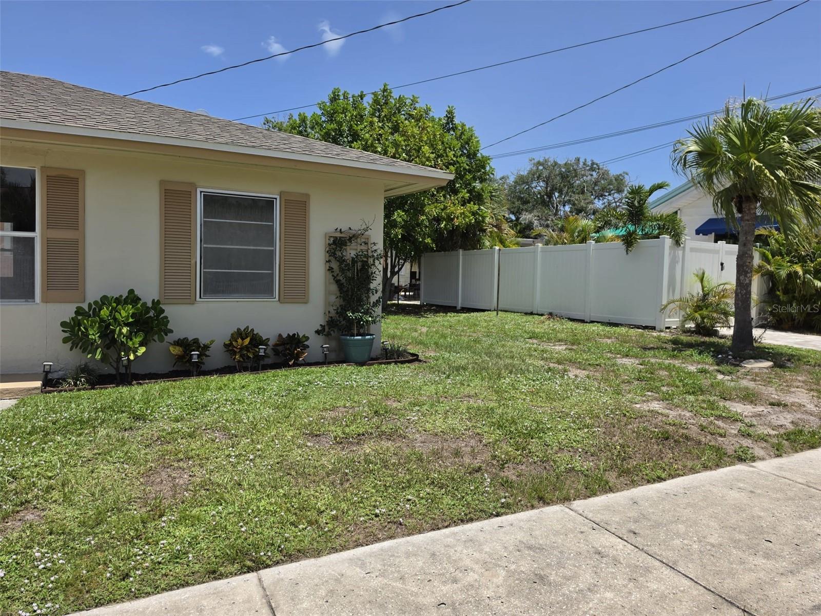 121 Bay St Property Photo 2