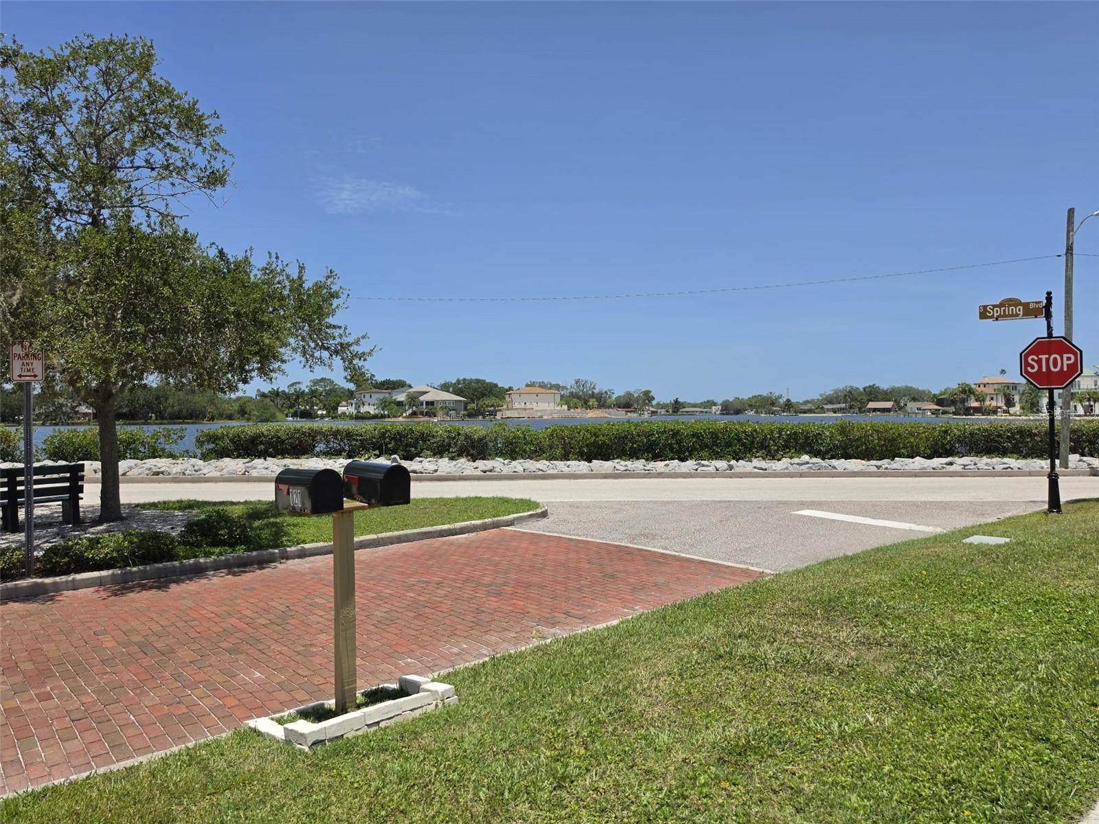 121 Bay St Property Photo 4