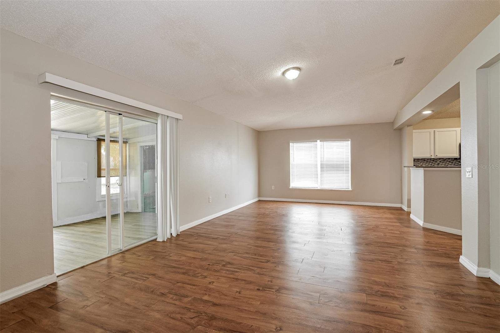 207 Ronaldale Ave Property Photo 6