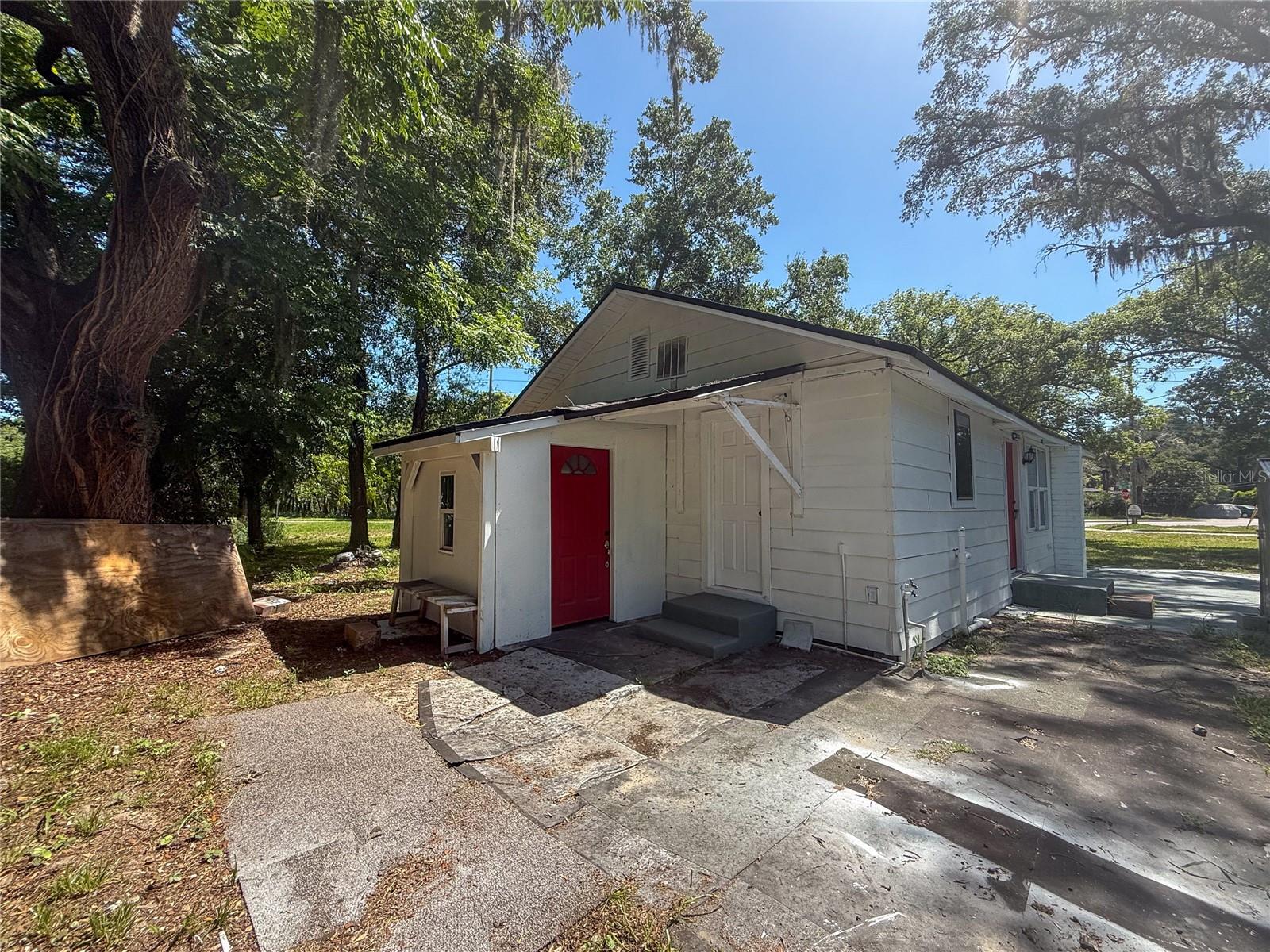 1002 Tilden Ave Property Photo 3