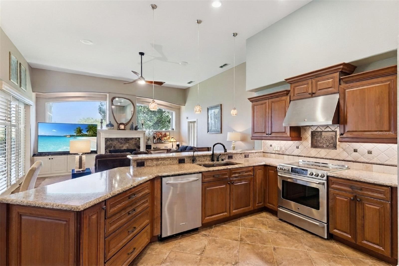 3739 Winding Lake Cir Property Photo 5