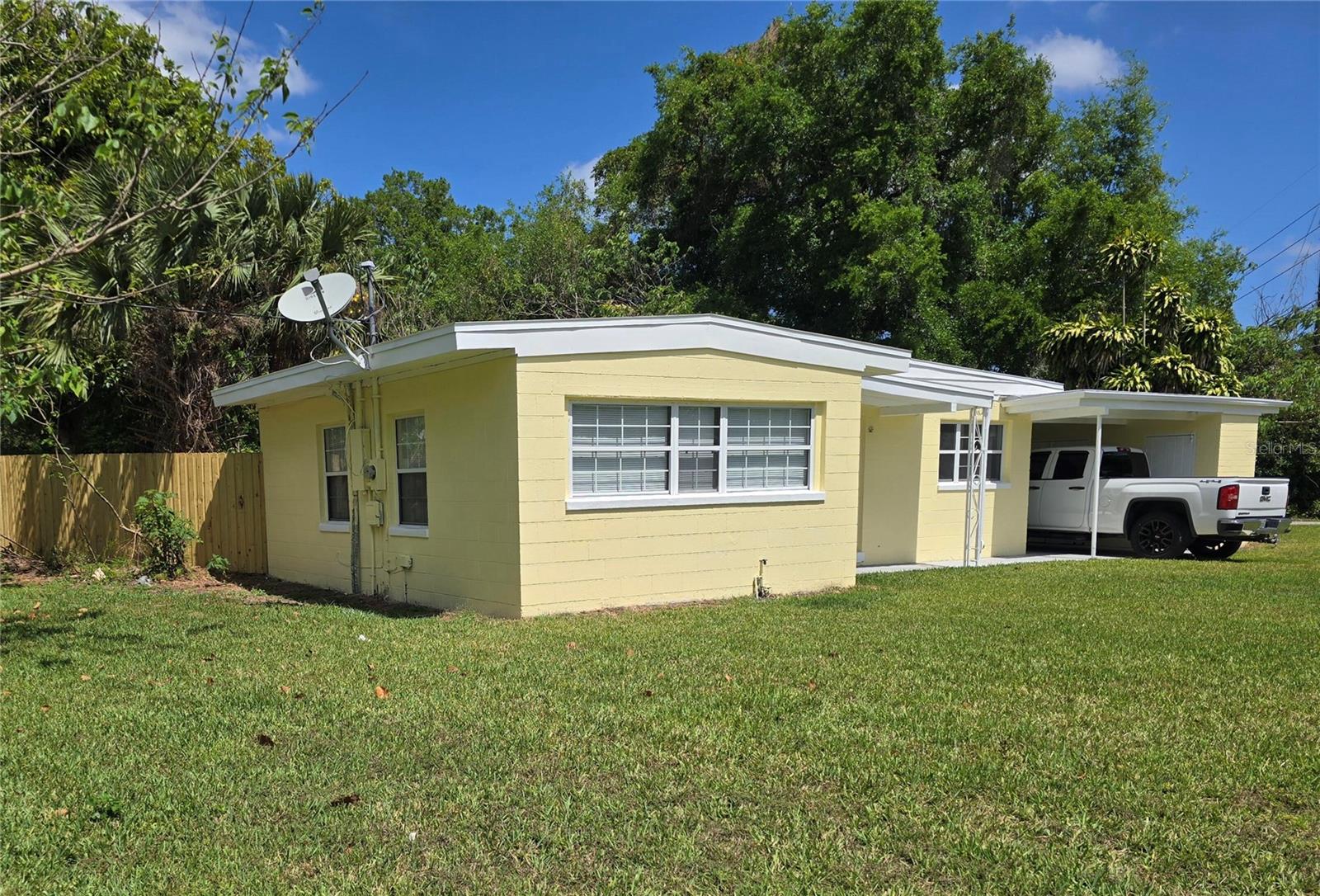 5825 Yucatan Dr Property Photo 2
