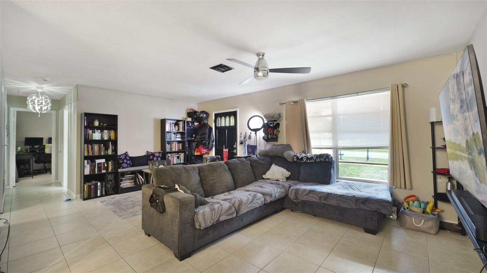 1460 E Lombardy Dr Property Photo 8