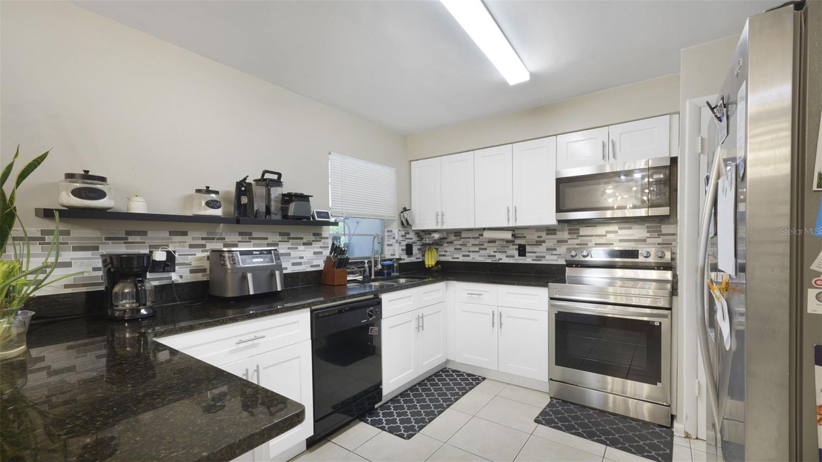1460 E Lombardy Dr Property Photo 12
