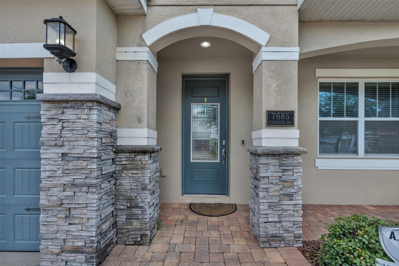 7685 Fairfax Dr Property Photo 2