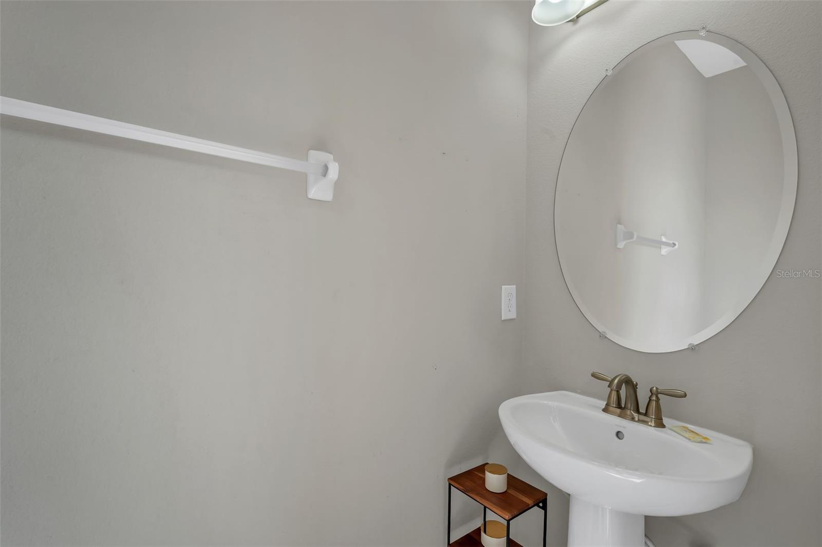 7685 Fairfax Dr Property Photo 33