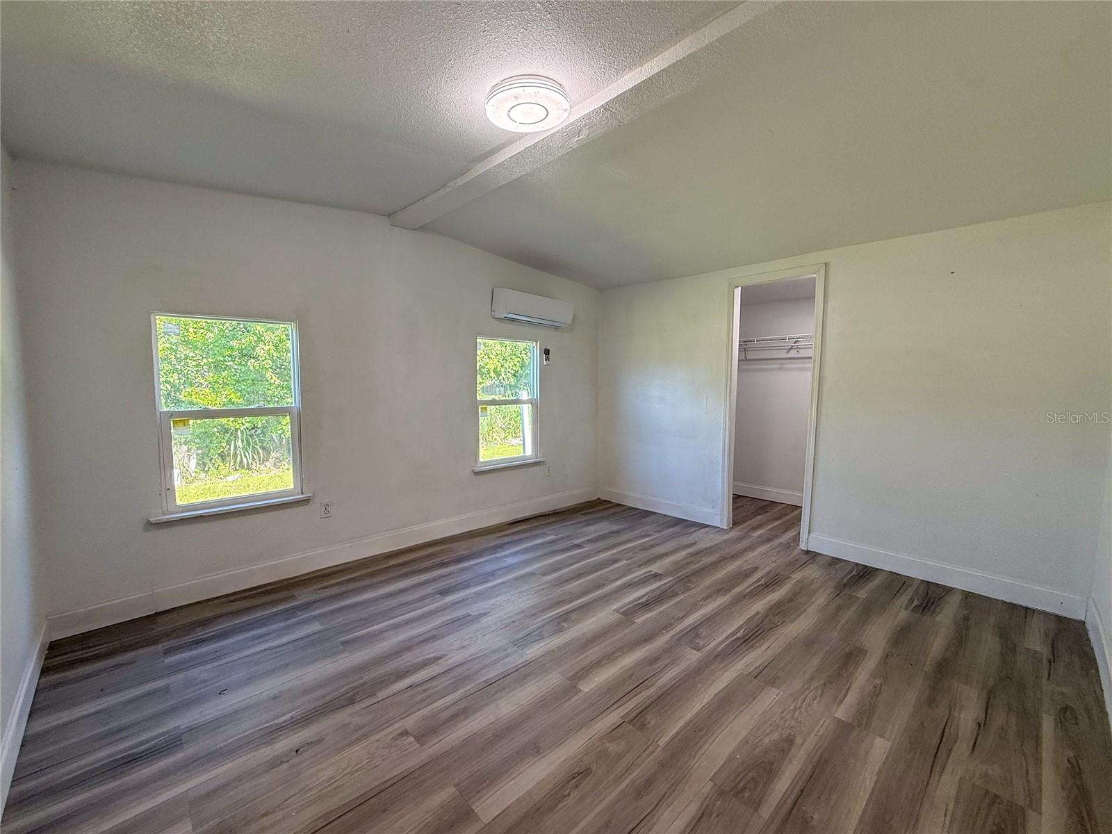 18920 3rd Ave Property Photo 10