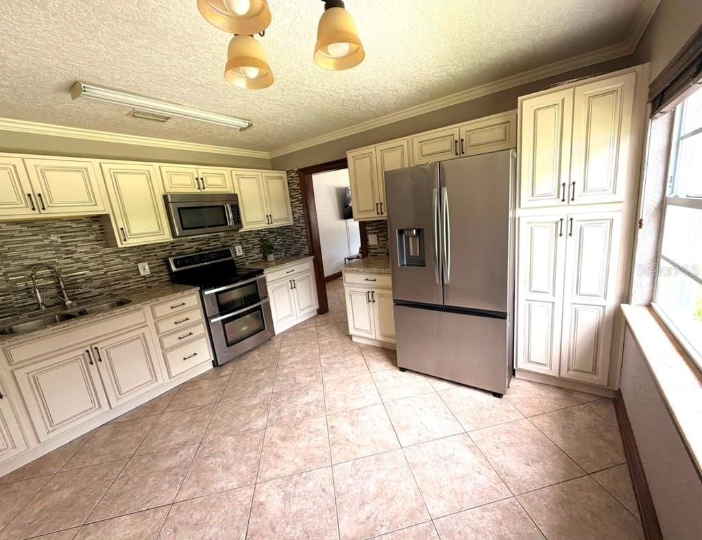 1150 Magnolia Dr Property Photo 6