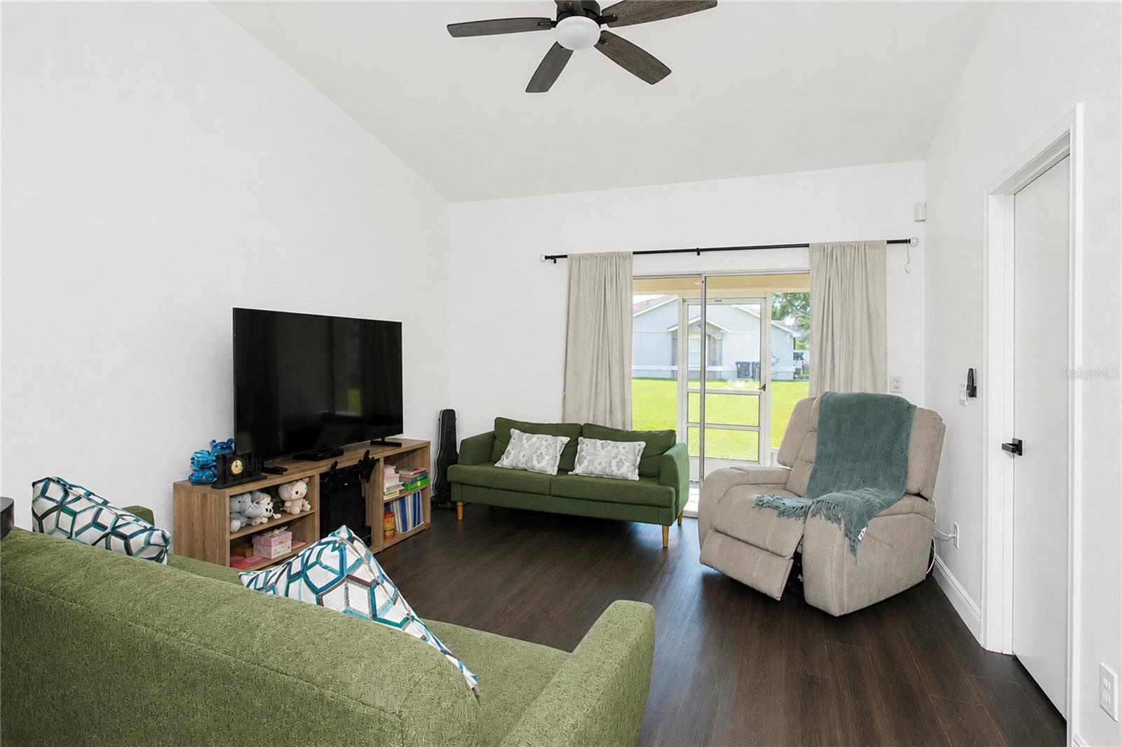 14431 Island Cove Dr Property Photo 8