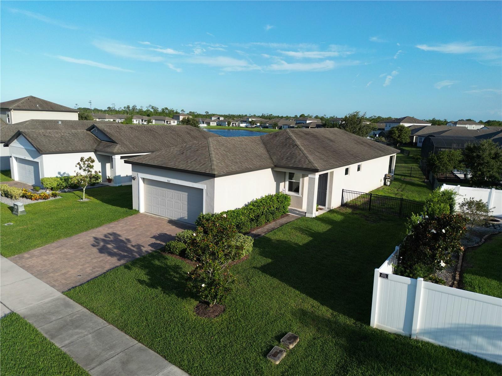 722 Ladyfish Ln Property Photo 2