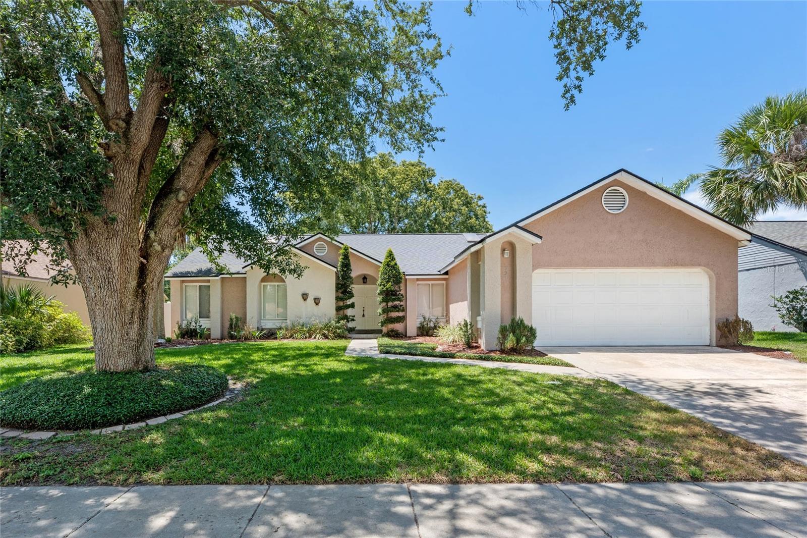 521 LAKESHORE CIR