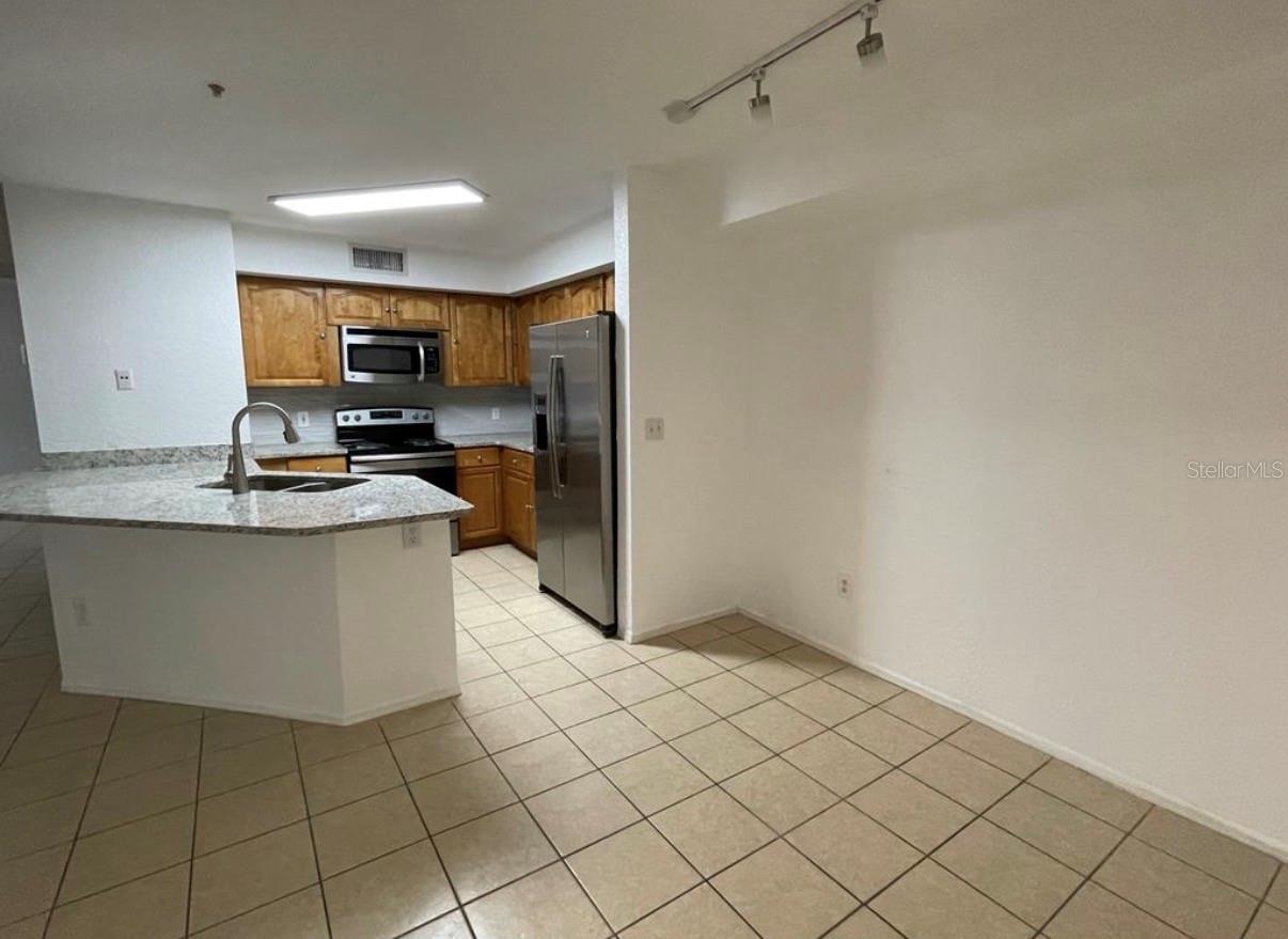 827 Camargo Way #112 Property Photo 5