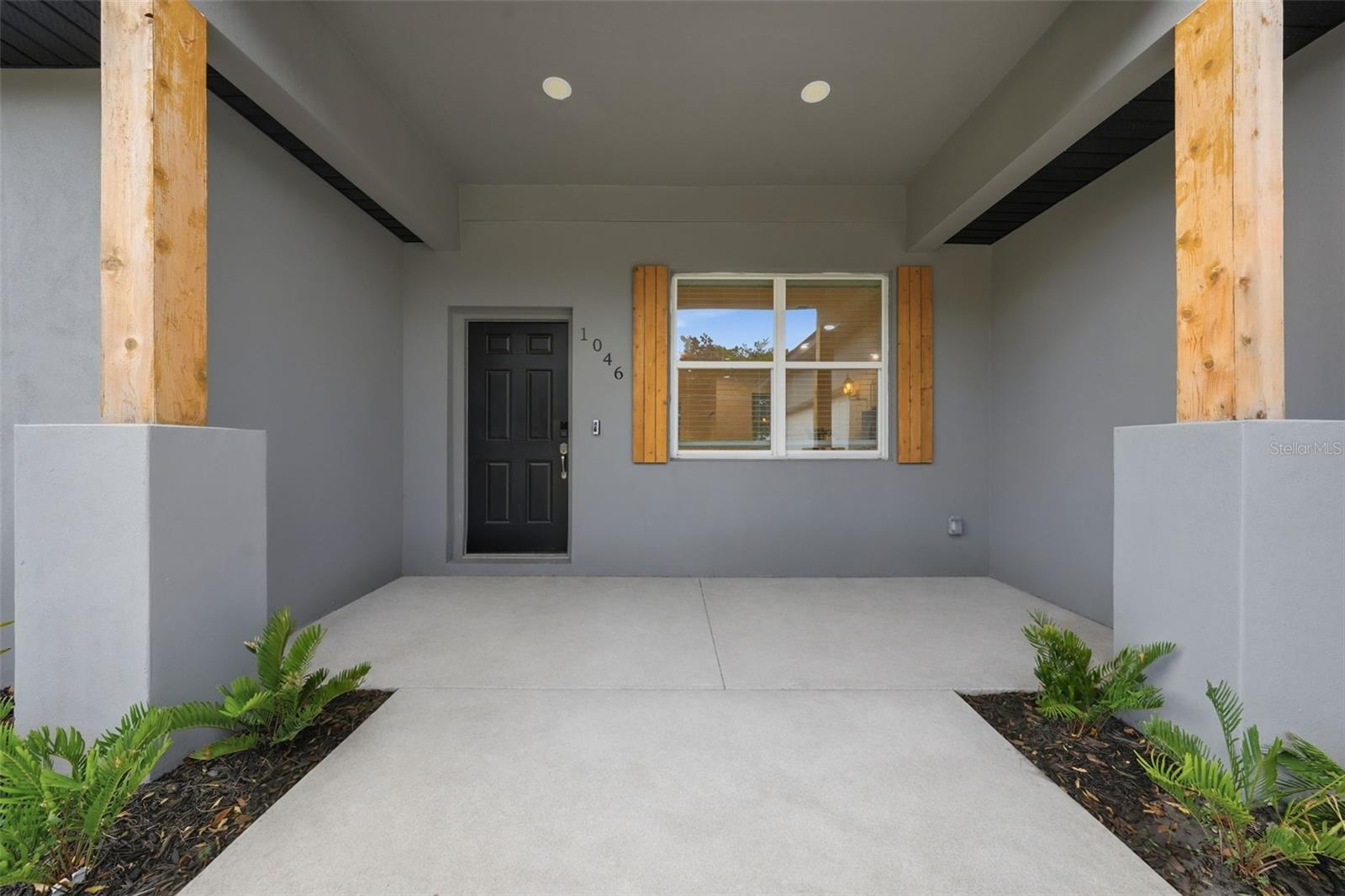 1046 Williams St Property Photo 4