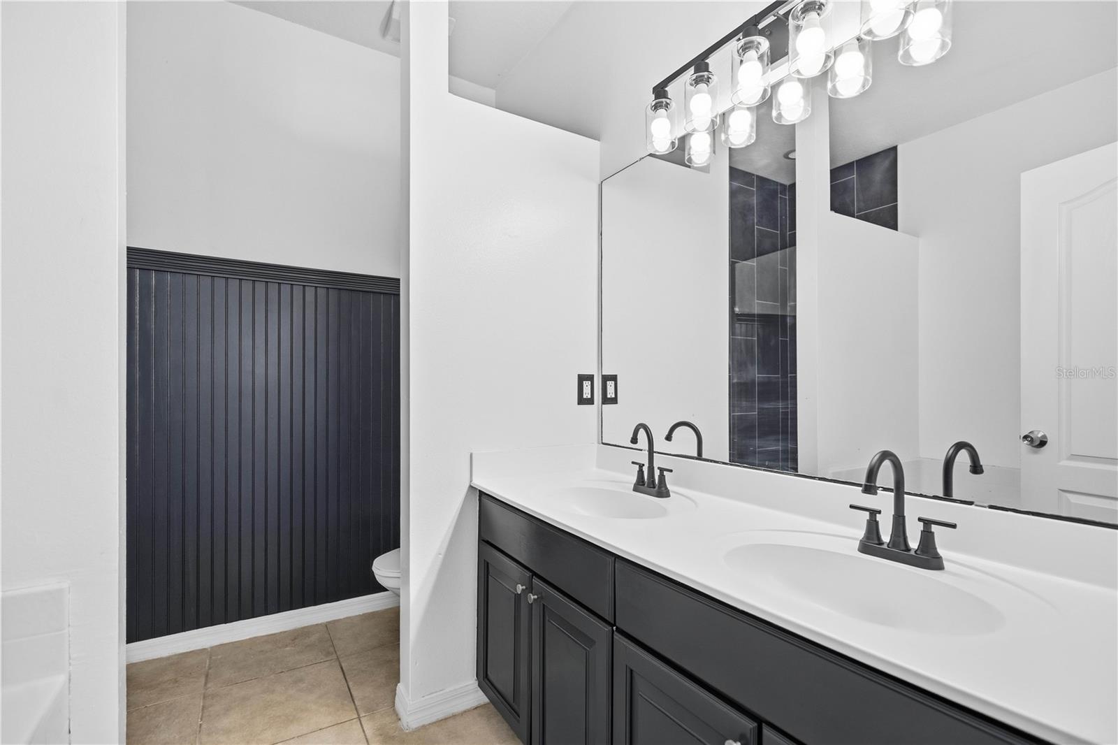 7933 Rex Hill Trl Property Photo 18