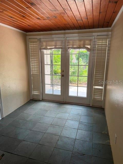1009 E Marks St Property Photo 5