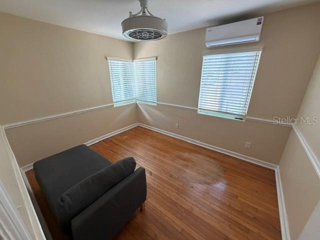 1009 E Marks St Property Photo 17
