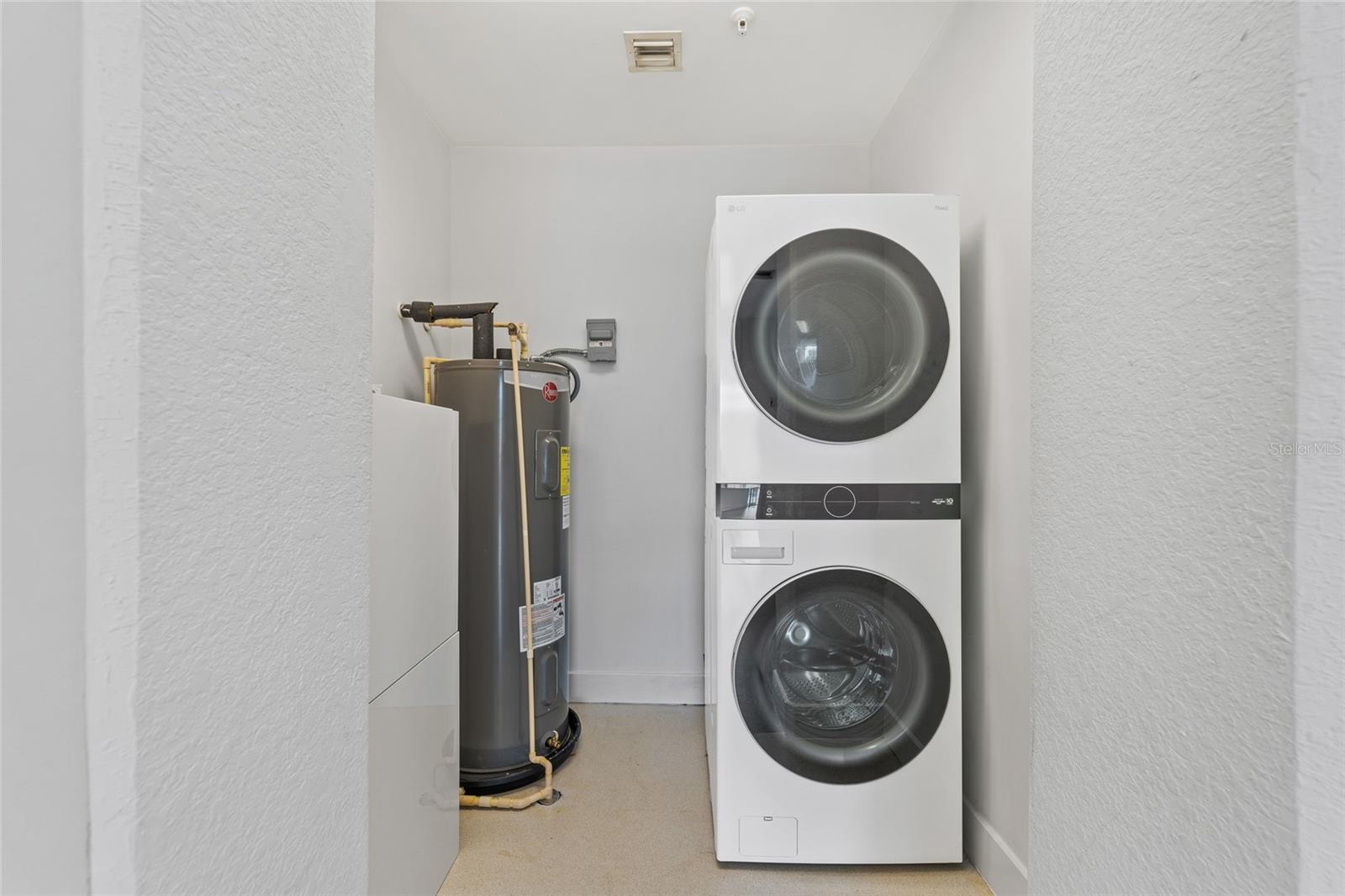 150 E Robinson St #1415 Property Photo 21