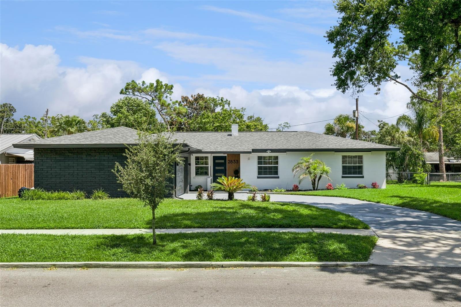 2833 Prince John Rd Property Photo 2