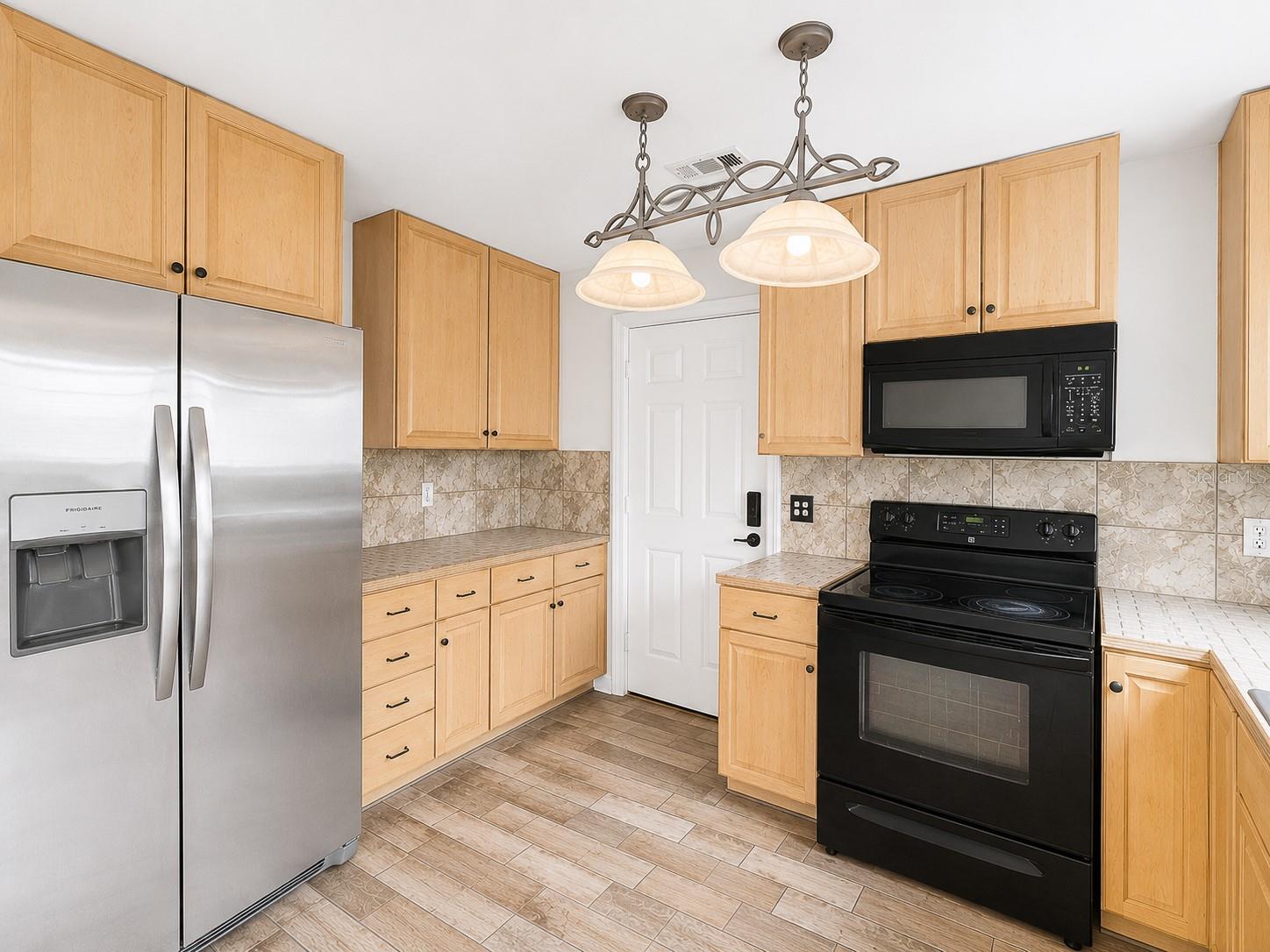 1409 Madrid Way Property Photo 4