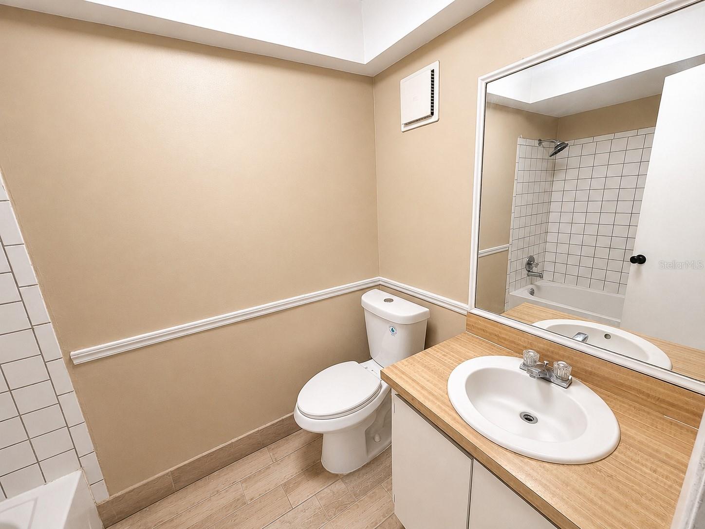 1409 Madrid Way Property Photo 10