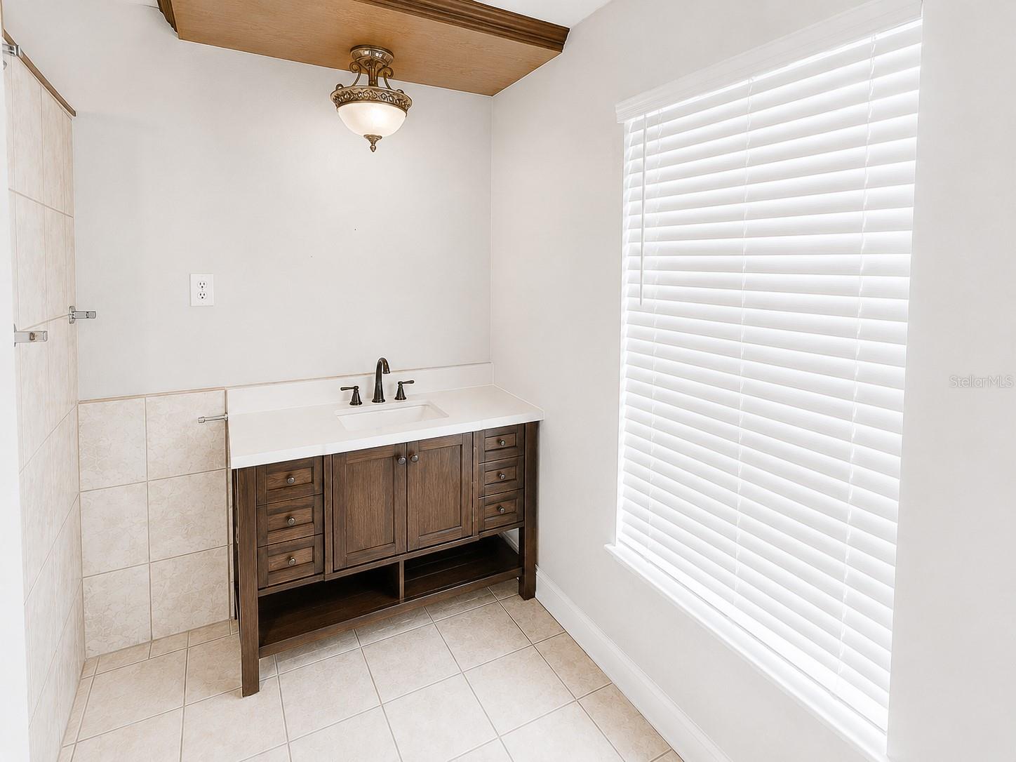 1409 Madrid Way Property Photo 14