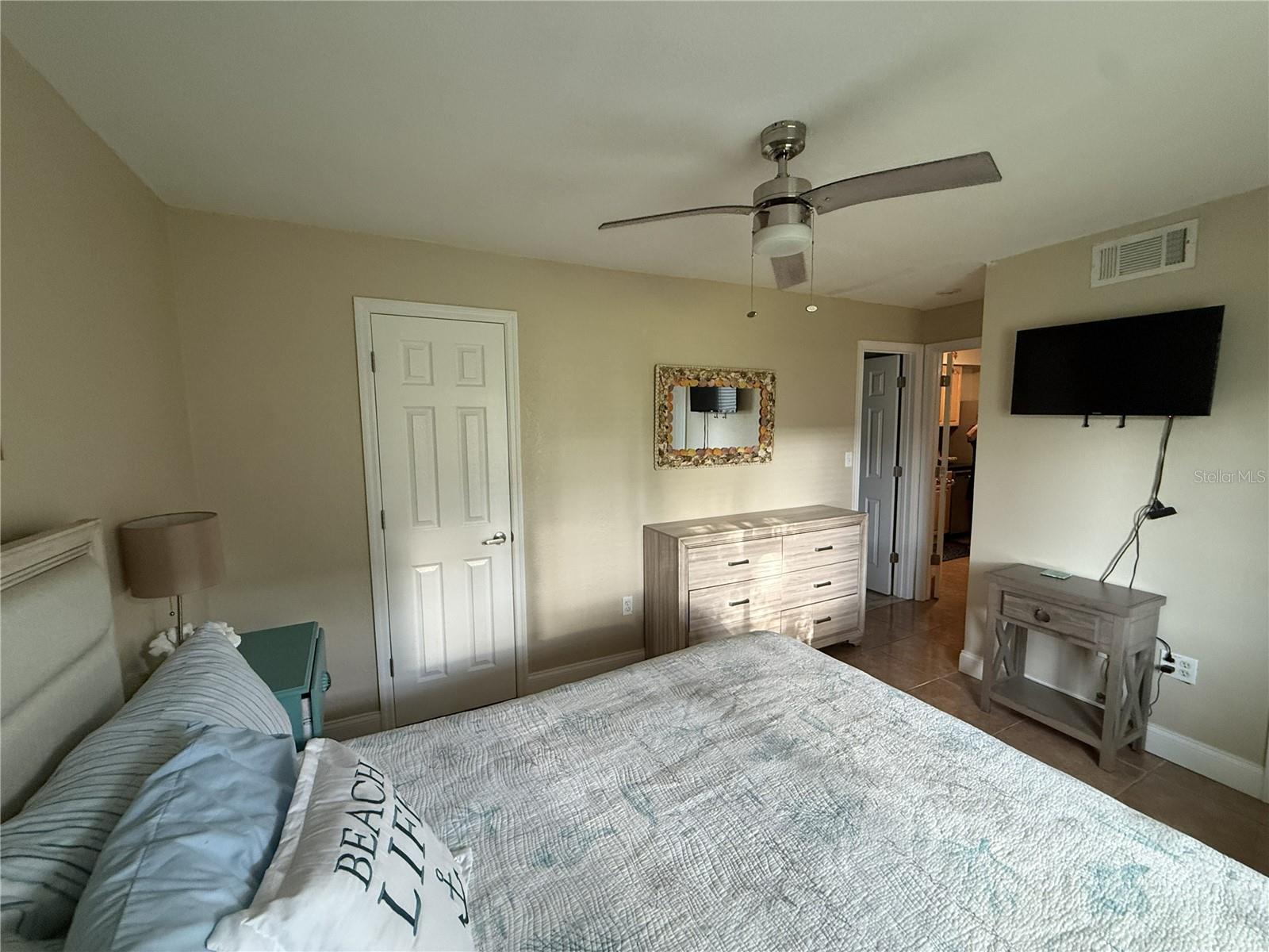 4215 E Bay Dr #1702b Property Photo 26